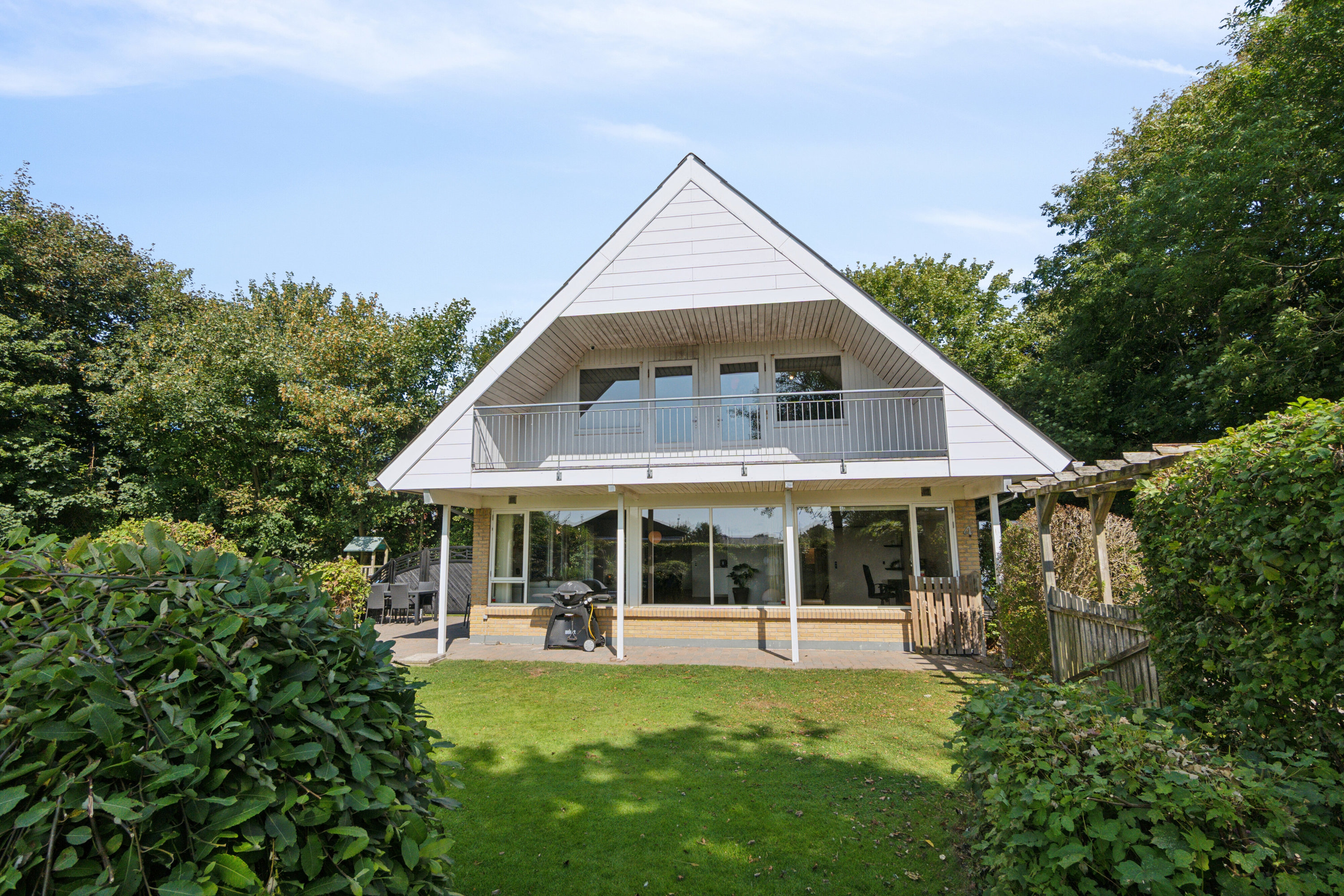 Fremhævet set fra haven billede i fuldskærmstilstand. Billede af Svalevej 4, 7760 Hurup Thy