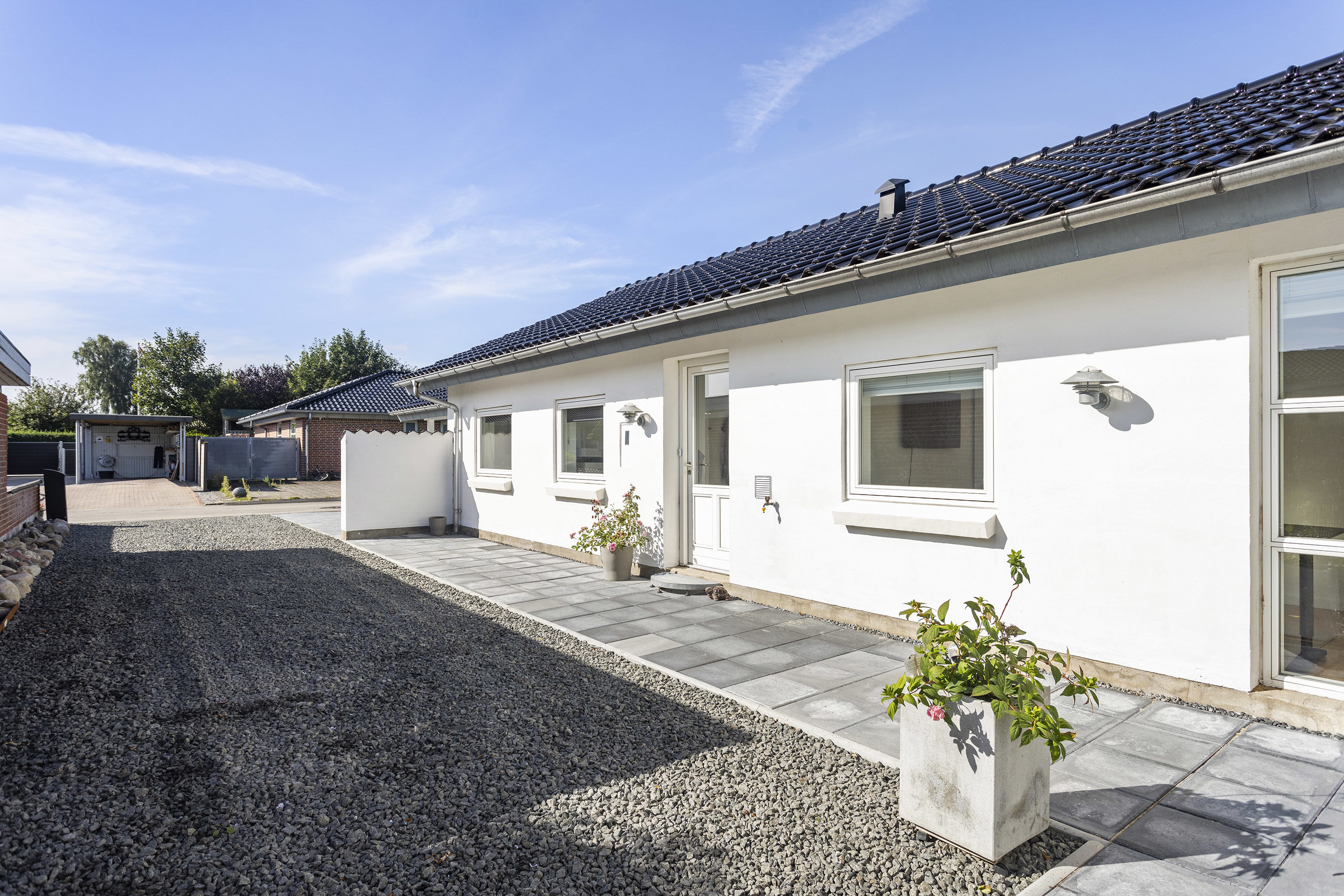 Fremhævet facade billede i fuldskærmstilstand. Billede af Atletikvej 21, 9900 Frederikshavn