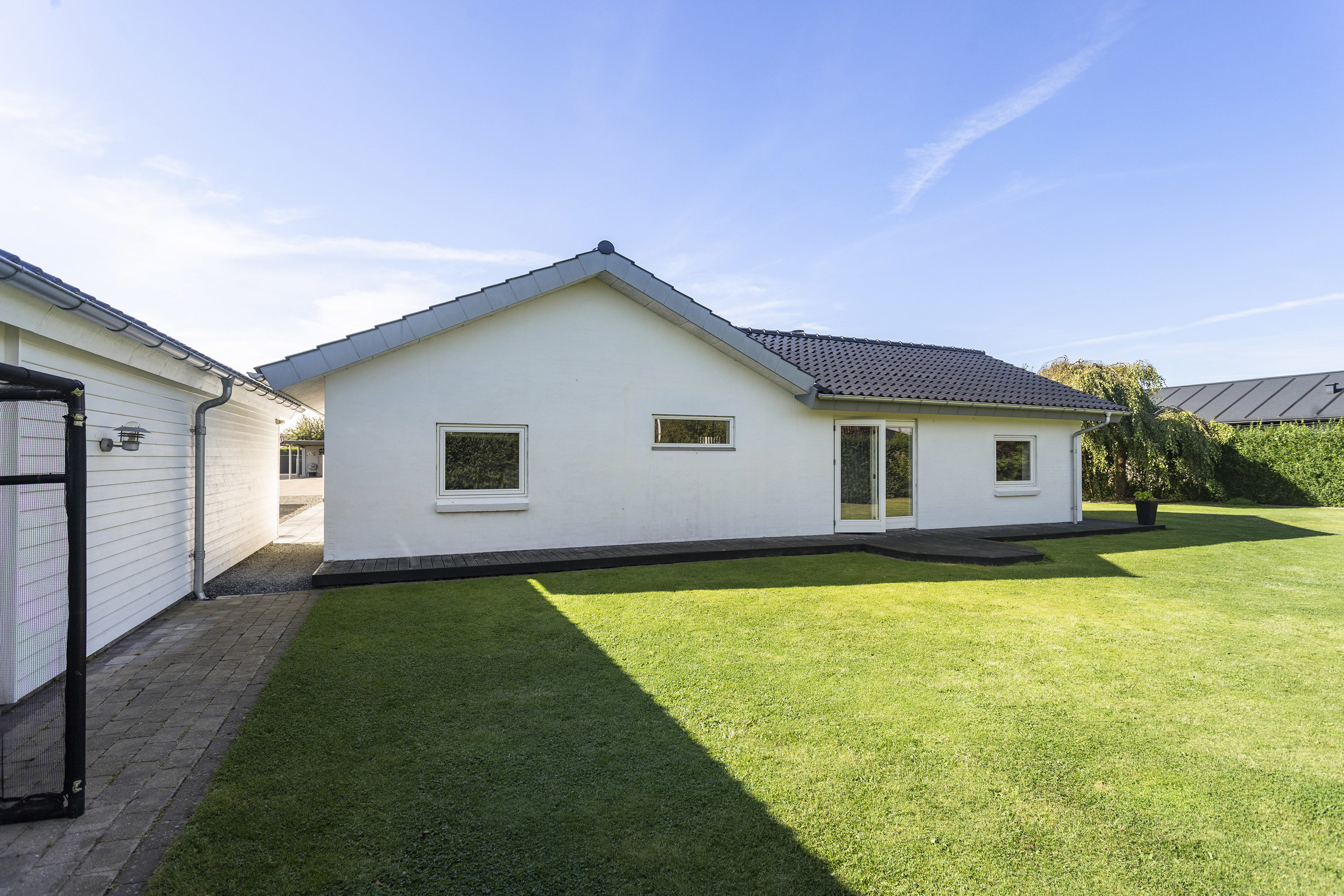 Fremhævet facade billede i fuldskærmstilstand. Billede af Atletikvej 21, 9900 Frederikshavn