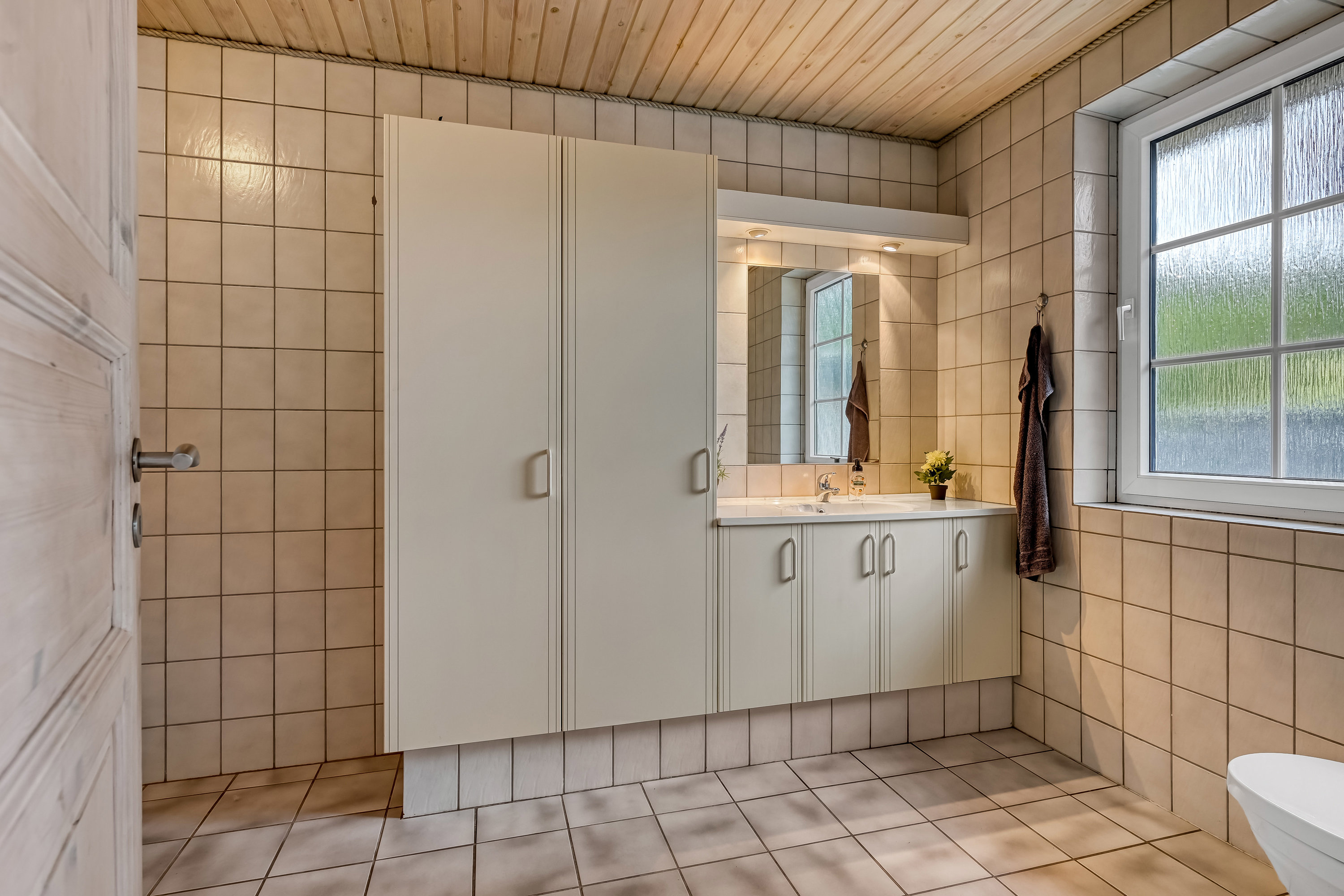 Fremhævet toilet billede i fuldskærmstilstand. Billede af Stationsvej 35, Filskov, 7200 Grindsted