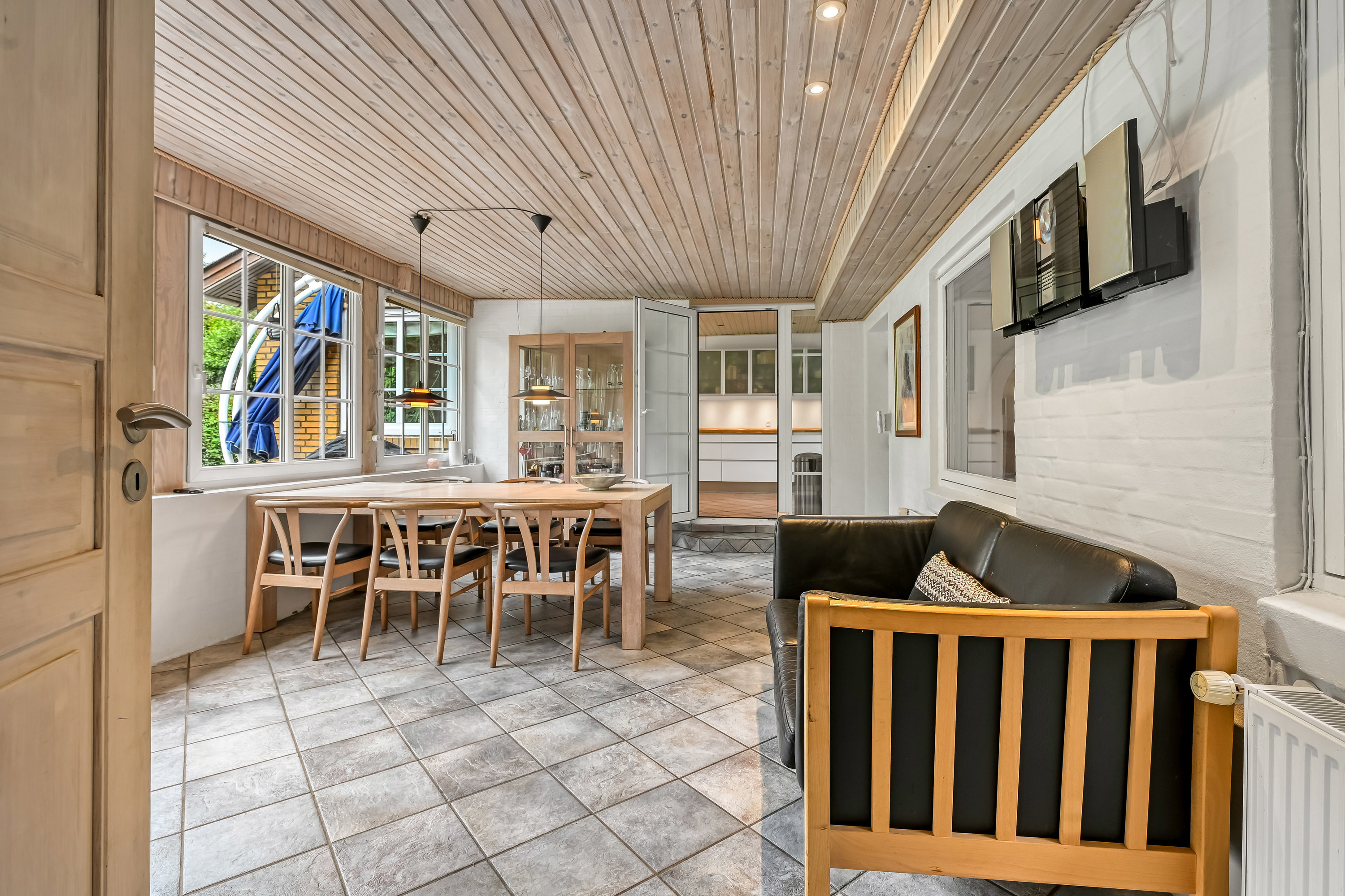 Fremhævet stue billede i fuldskærmstilstand. Billede af Stationsvej 35, Filskov, 7200 Grindsted