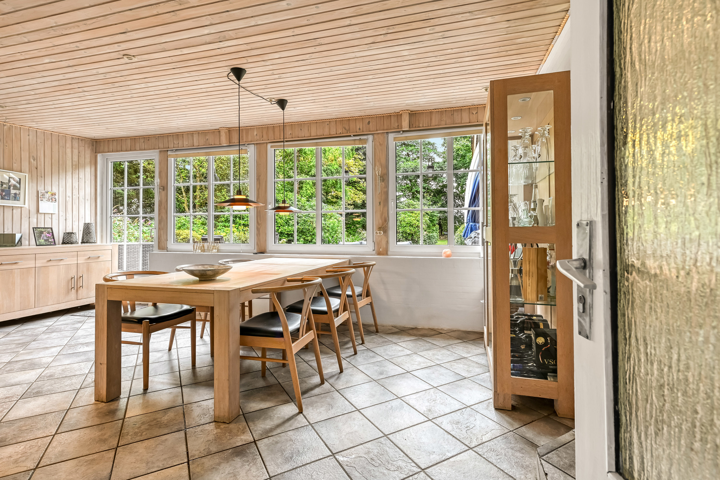 Fremhævet stue billede i fuldskærmstilstand. Billede af Stationsvej 35, Filskov, 7200 Grindsted