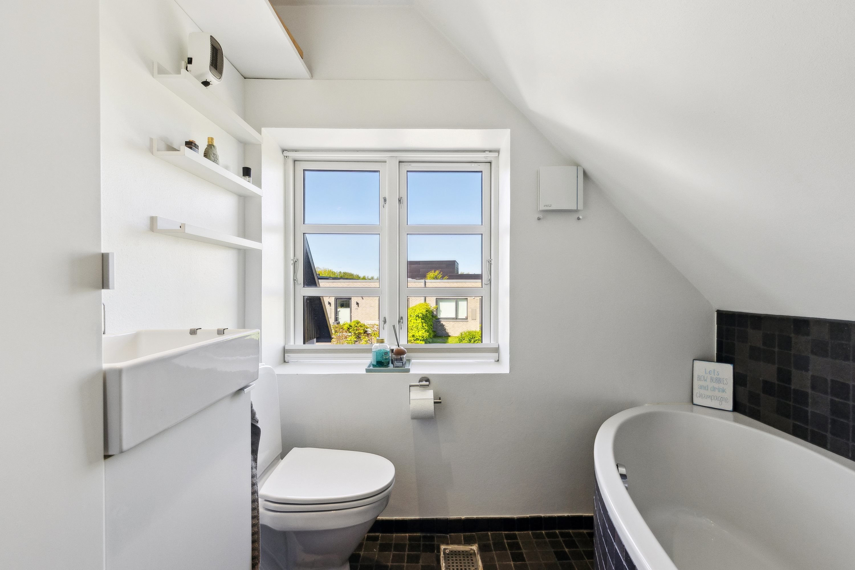 Fremhævet badeværelse billede i fuldskærmstilstand. Billede af Ormslevvej 293, Stavtrup, 8260 Viby J