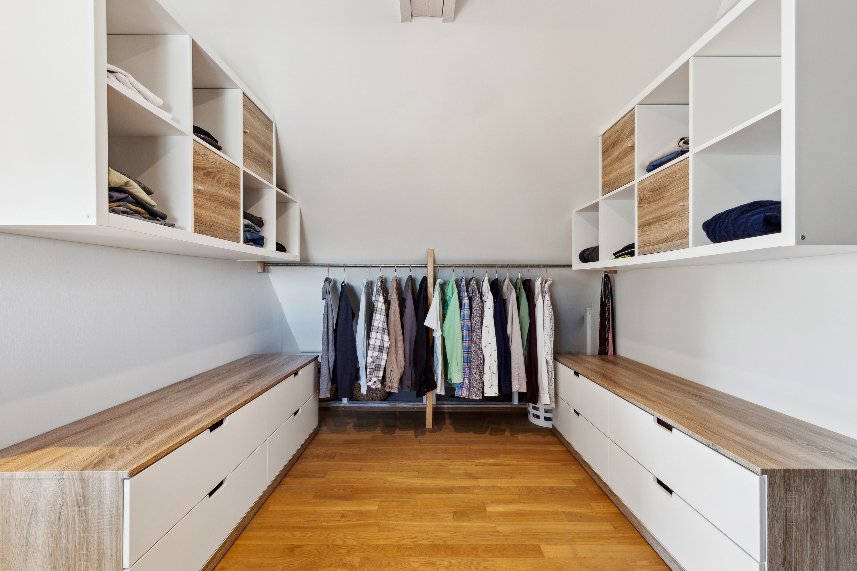 Fremhævet walk-in billede i fuldskærmstilstand. Billede af Ormslevvej 293, Stavtrup, 8260 Viby J