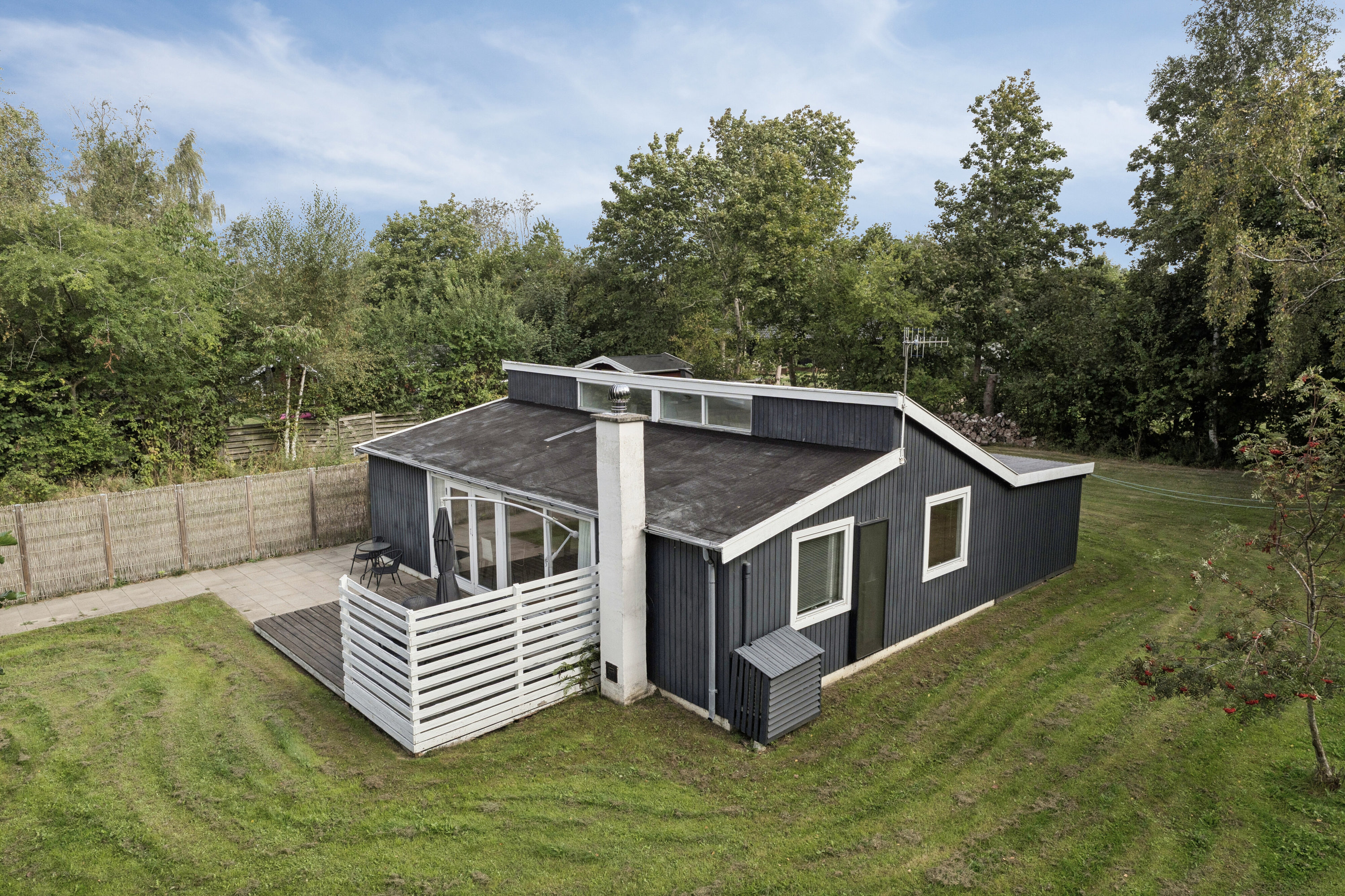 Fremhævet set fra haven billede i fuldskærmstilstand. Billede af Klinteborgvej 6, Ordrup, 4540 Fårevejle