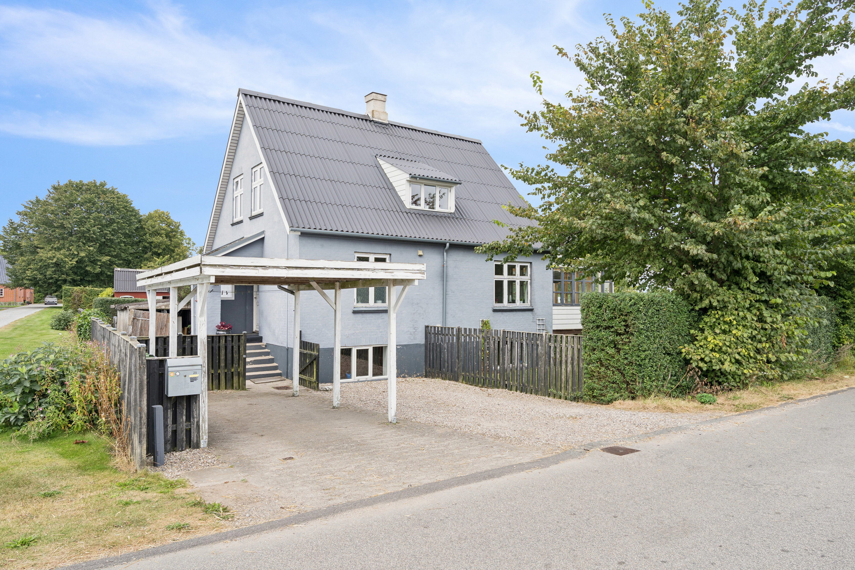 Miniaturebillede 1: set fra vejen. Billede af Nørregårdsvej 25, 5771 Stenstrup