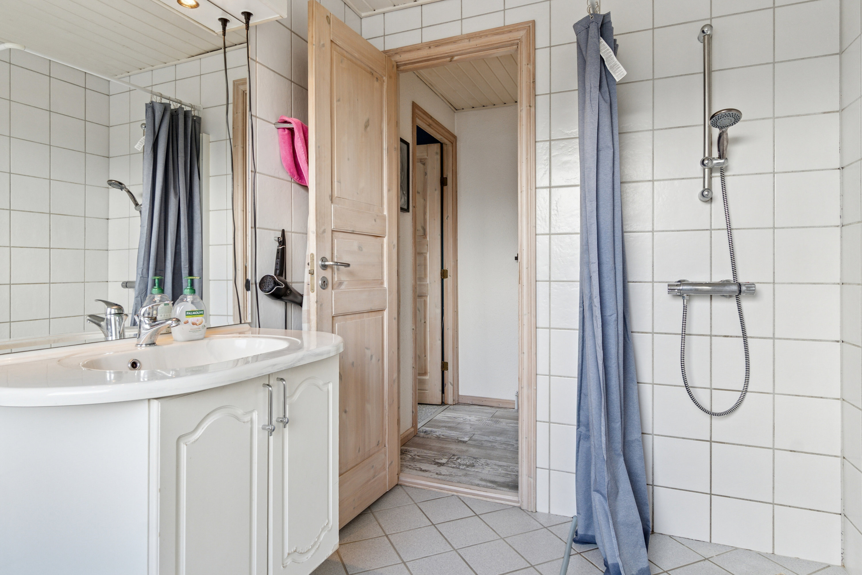 Fremhævet badeværelse billede i fuldskærmstilstand. Billede af Mosevej 13, 7442 Engesvang