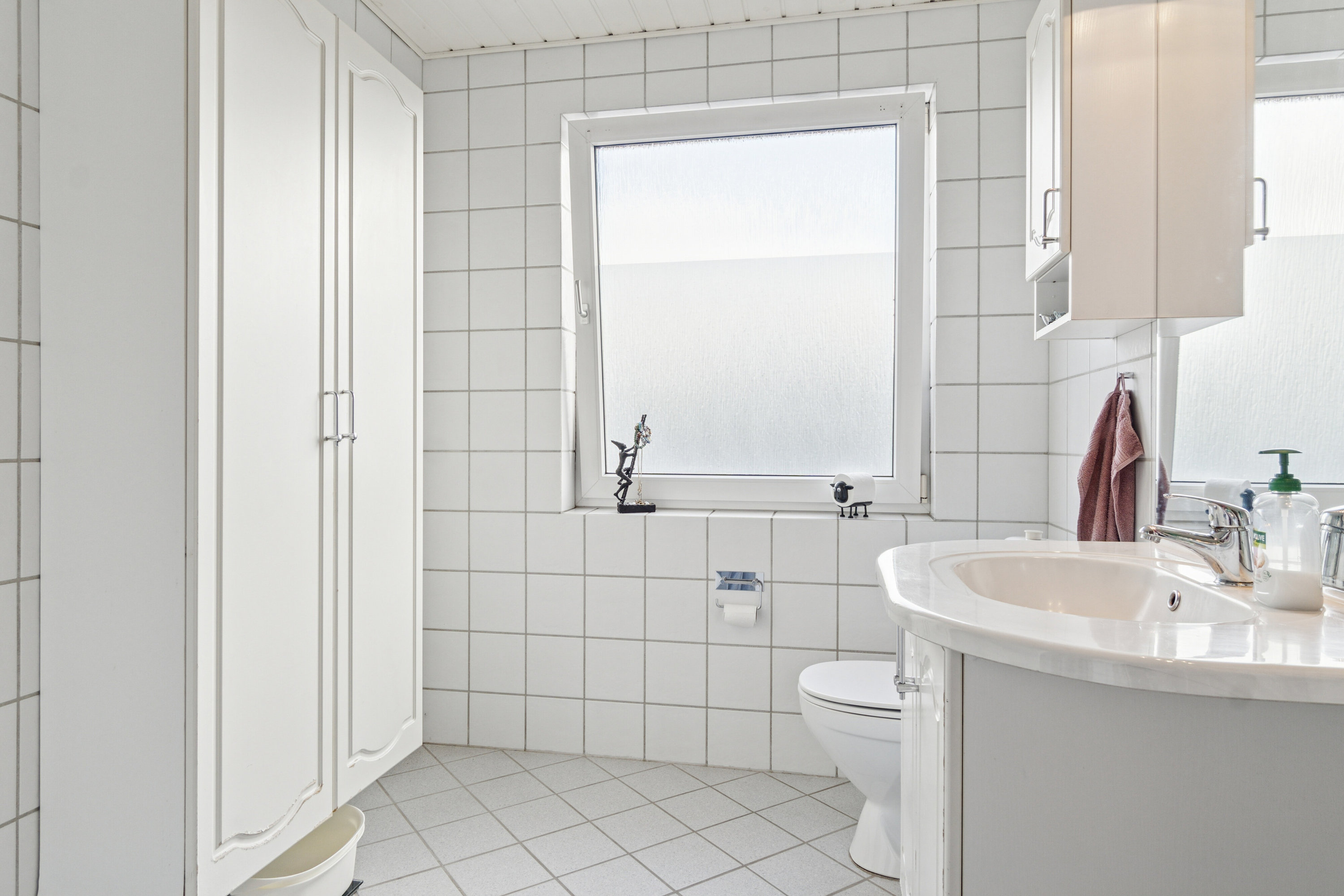 Fremhævet badeværelse billede i fuldskærmstilstand. Billede af Mosevej 13, 7442 Engesvang