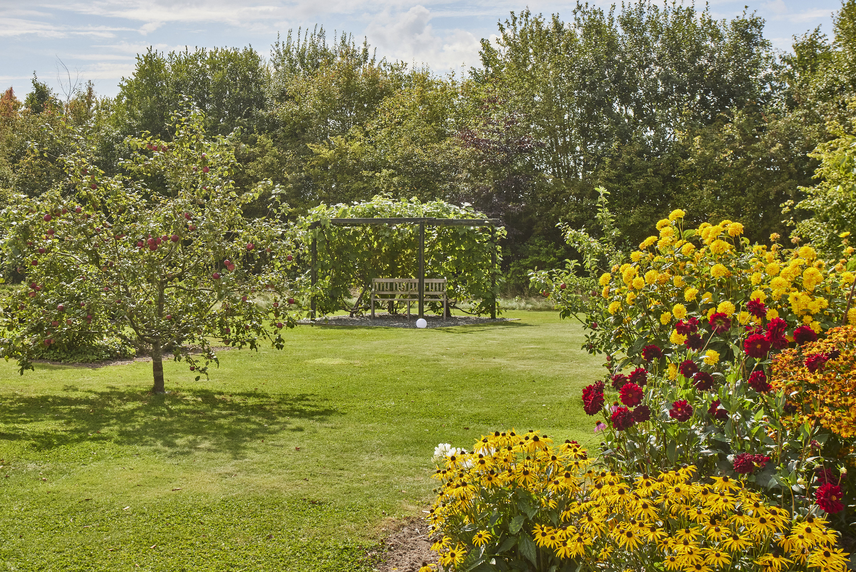 Fremhævet have billede i fuldskærmstilstand. Billede af Yding Toft 4, Yding, 8752 Østbirk