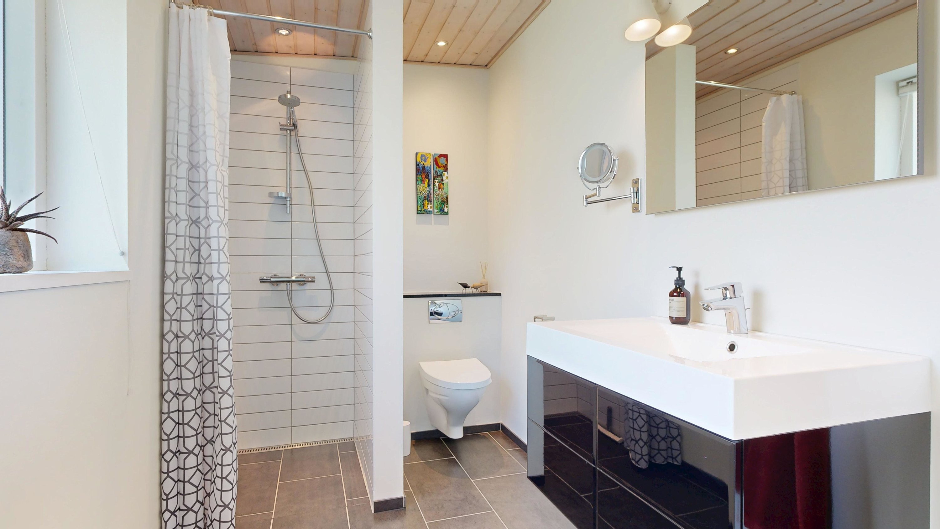 Fremhævet badeværelse billede i fuldskærmstilstand. Billede af Yding Toft 4, Yding, 8752 Østbirk