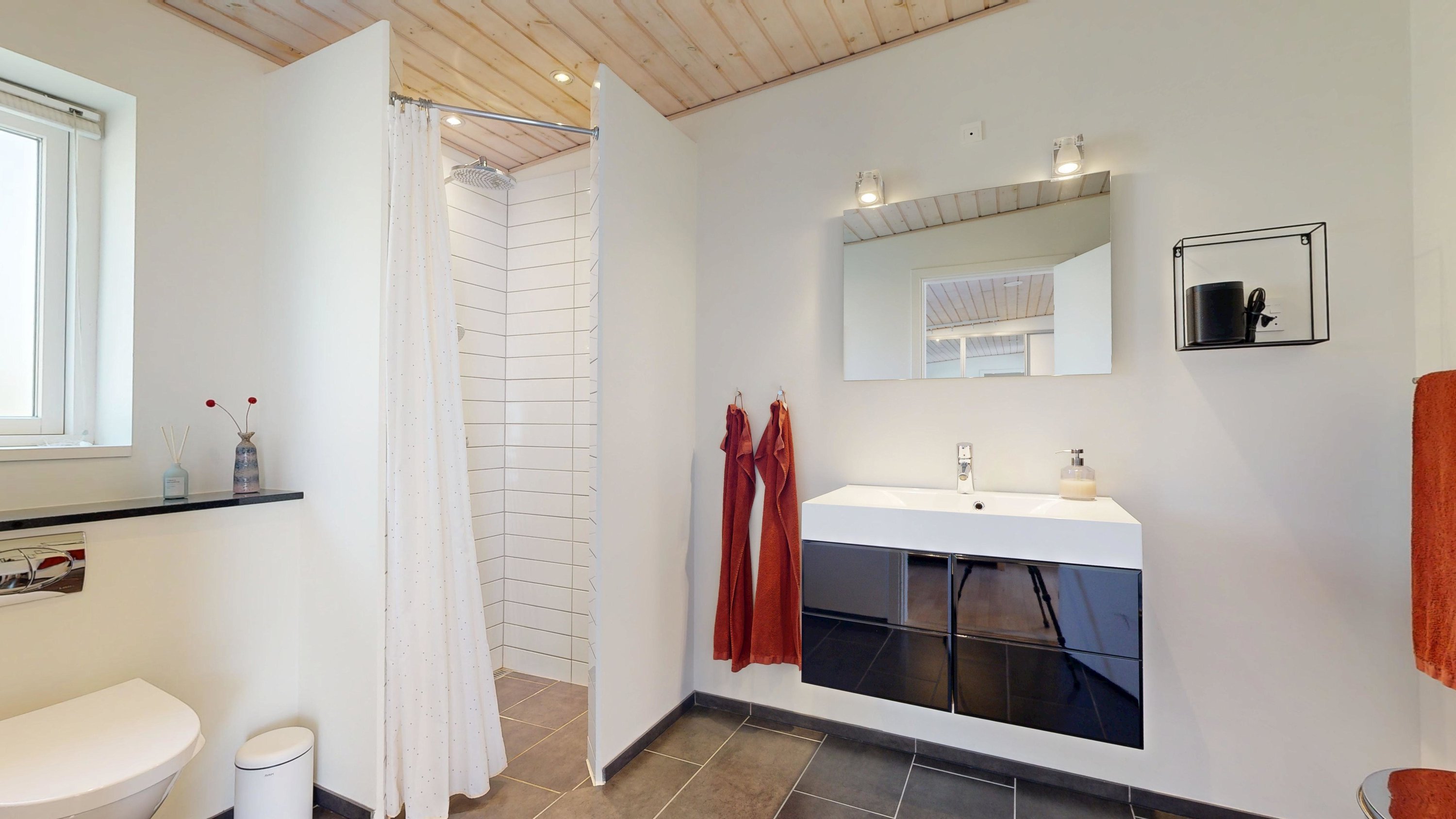 Fremhævet badeværelse billede i fuldskærmstilstand. Billede af Yding Toft 4, Yding, 8752 Østbirk