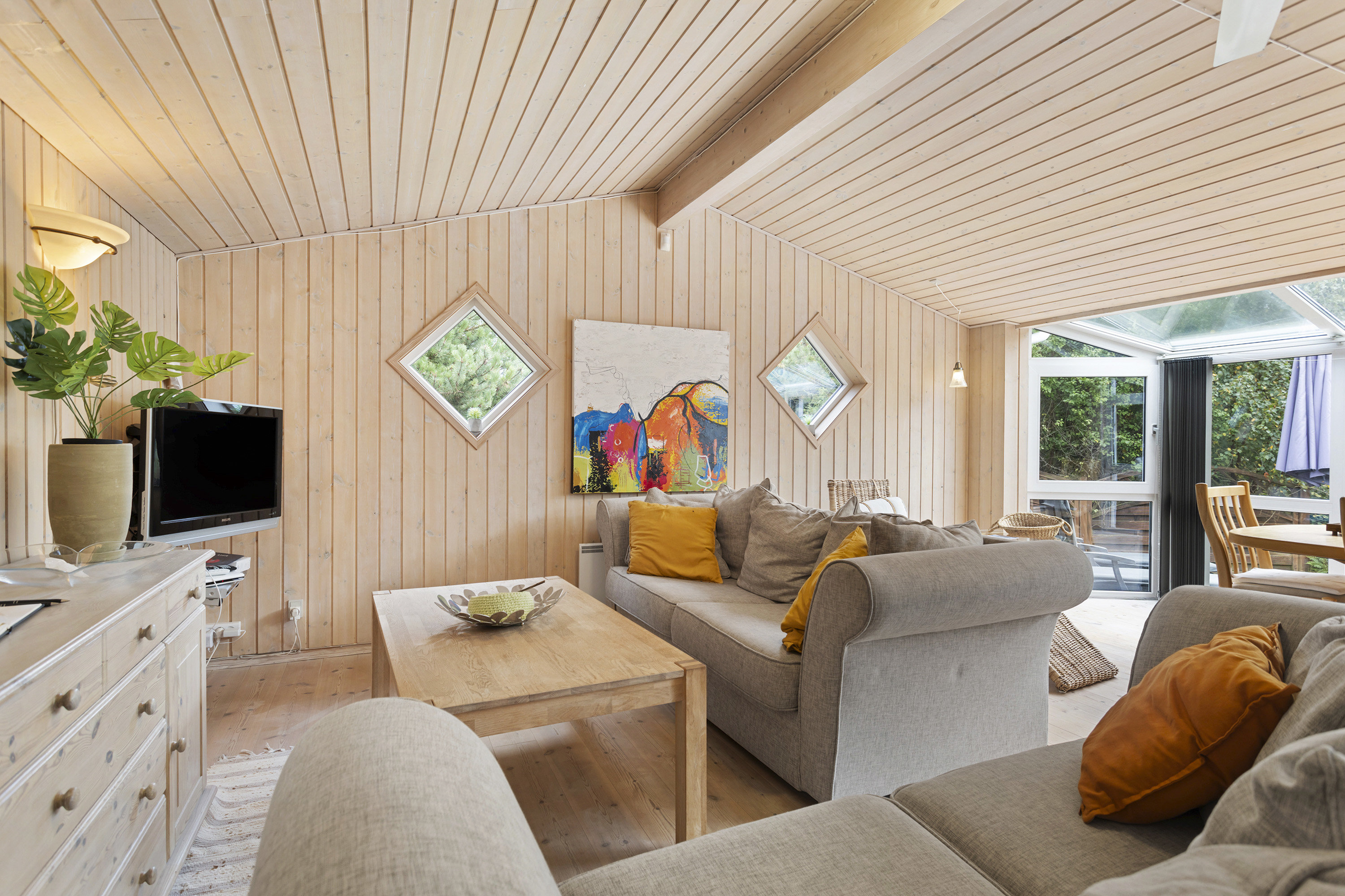 Fremhævet stue billede i fuldskærmstilstand. Billede af Estersvej 6, Lyngså, 9300 Sæby