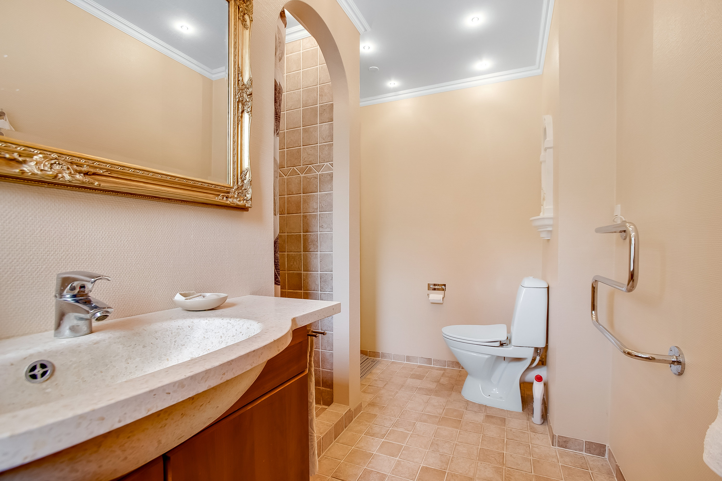 Fremhævet badeværelse billede i fuldskærmstilstand. Billede af Fynsvej 83, st.. tv., 6000 Kolding