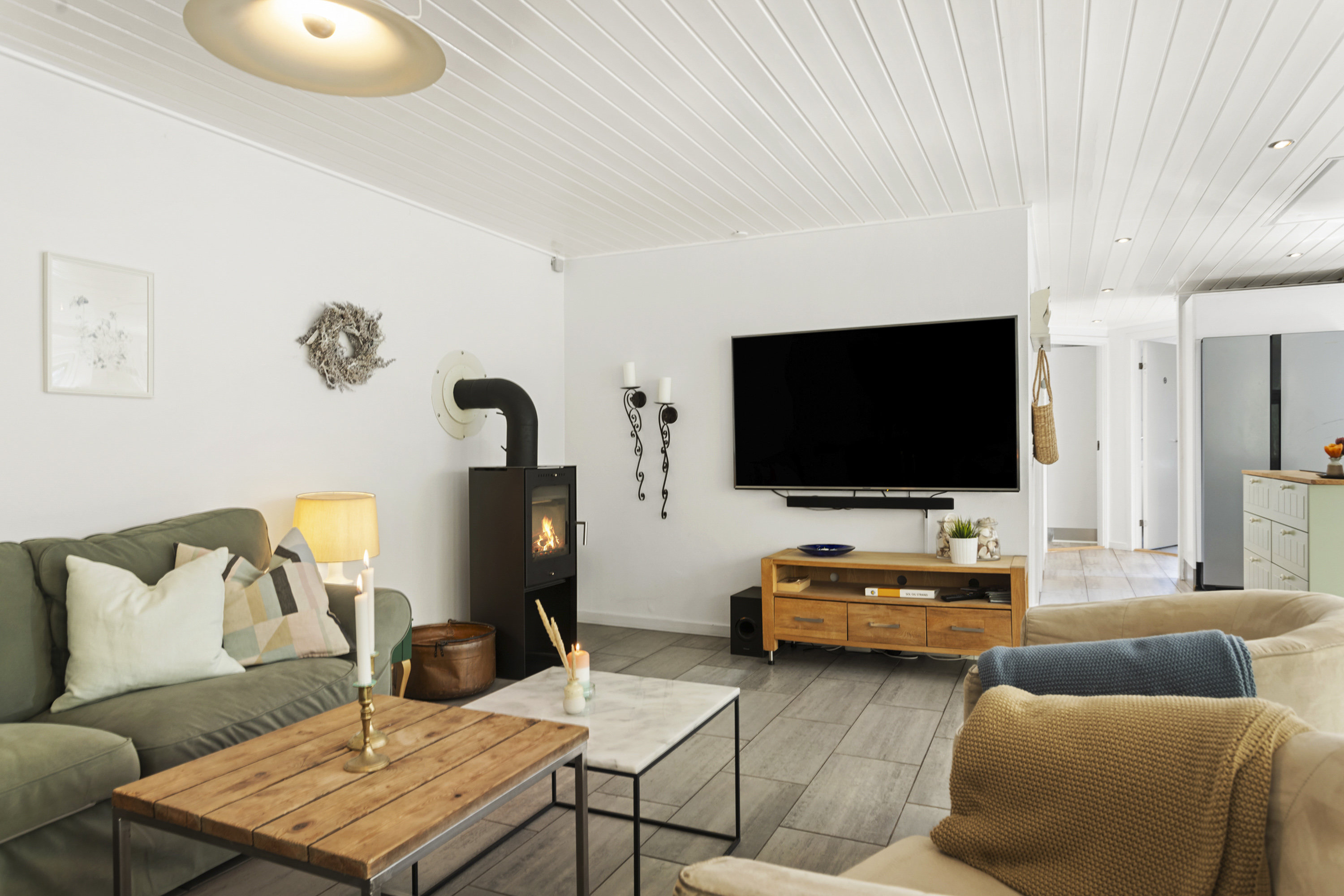 Fremhævet stue billede i fuldskærmstilstand. Billede af Skovsvinget 18, Hou, 9370 Hals