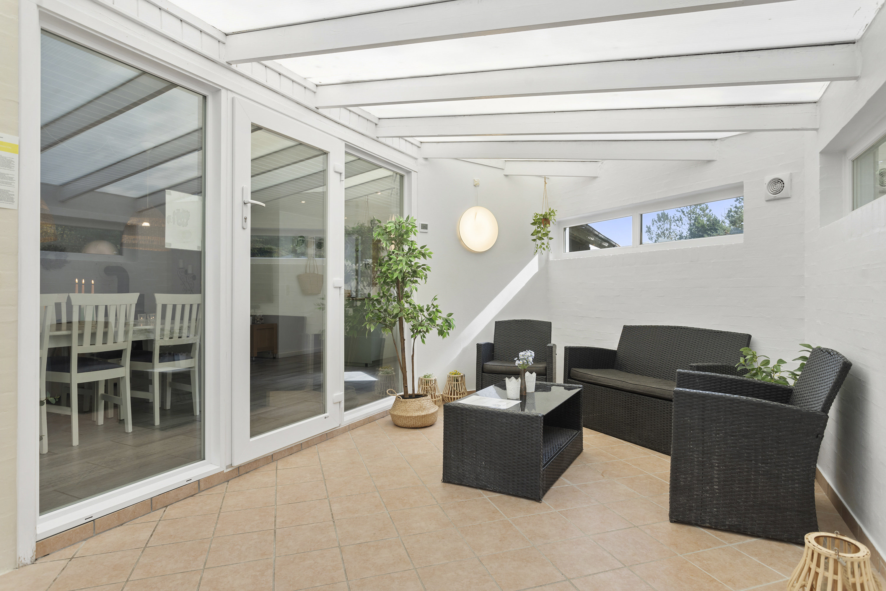 Fremhævet udestue billede i fuldskærmstilstand. Billede af Skovsvinget 18, Hou, 9370 Hals