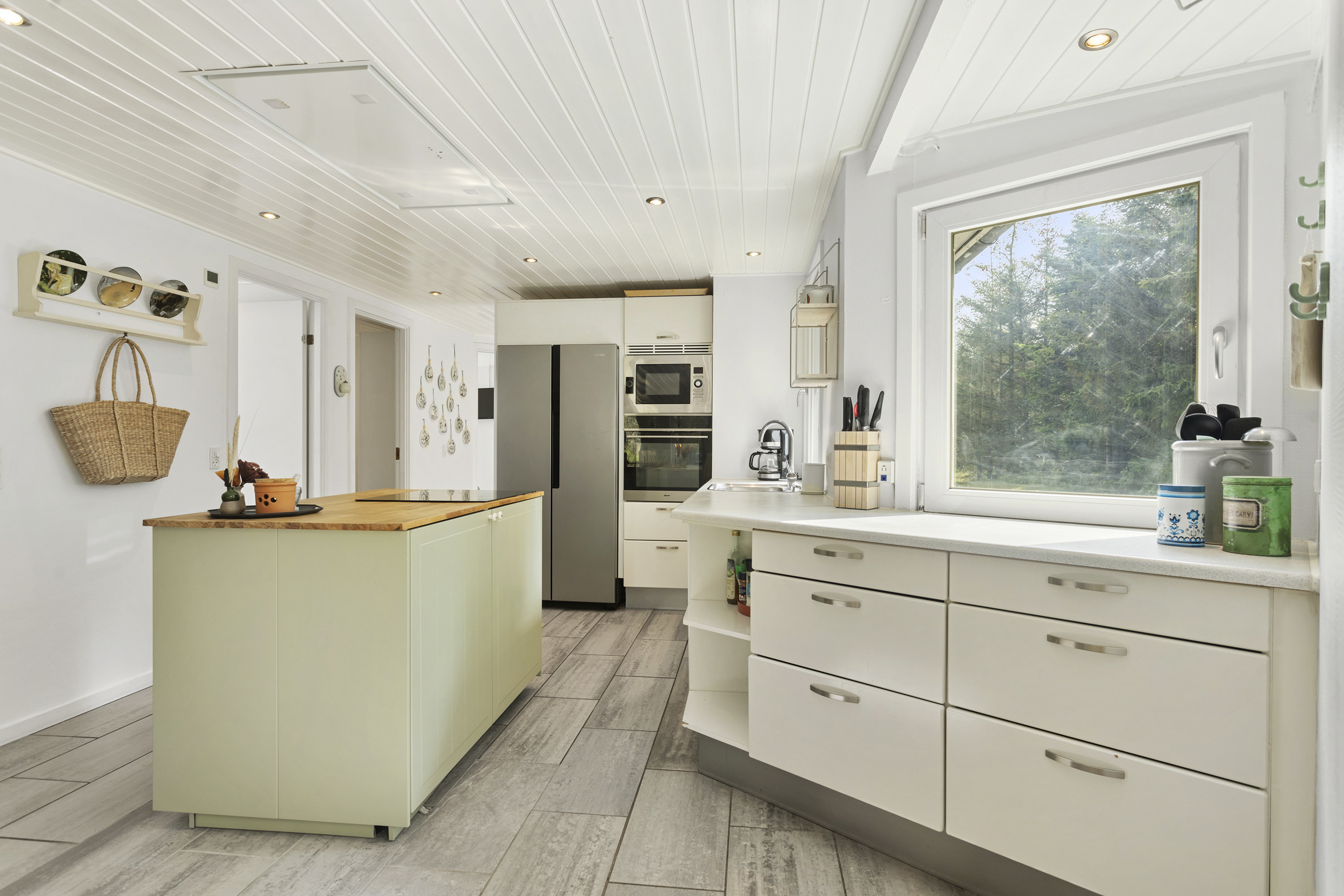 Fremhævet køkken billede i fuldskærmstilstand. Billede af Skovsvinget 18, Hou, 9370 Hals