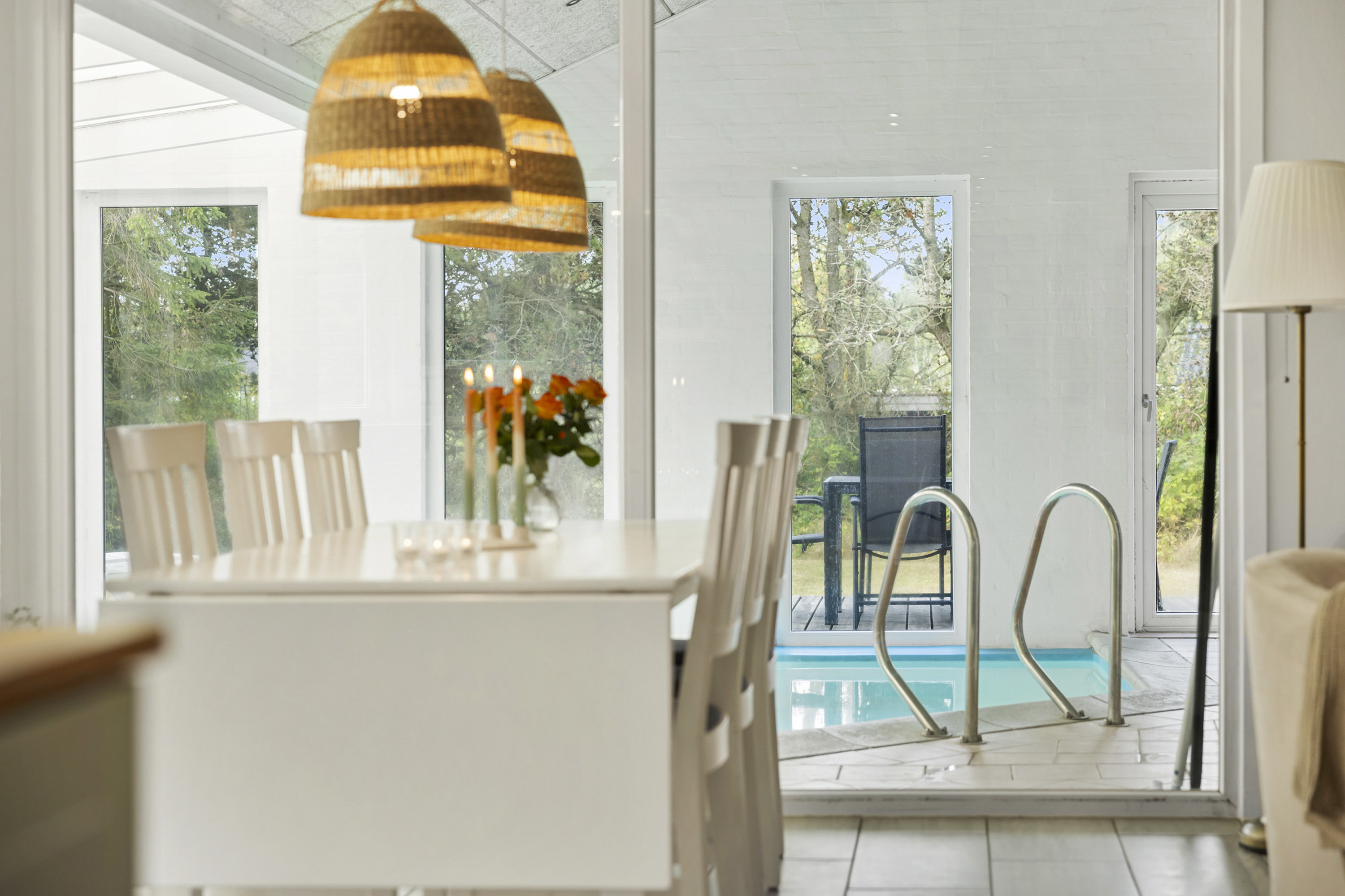 Fremhævet indendørs swimmingpool billede i fuldskærmstilstand. Billede af Skovsvinget 18, Hou, 9370 Hals