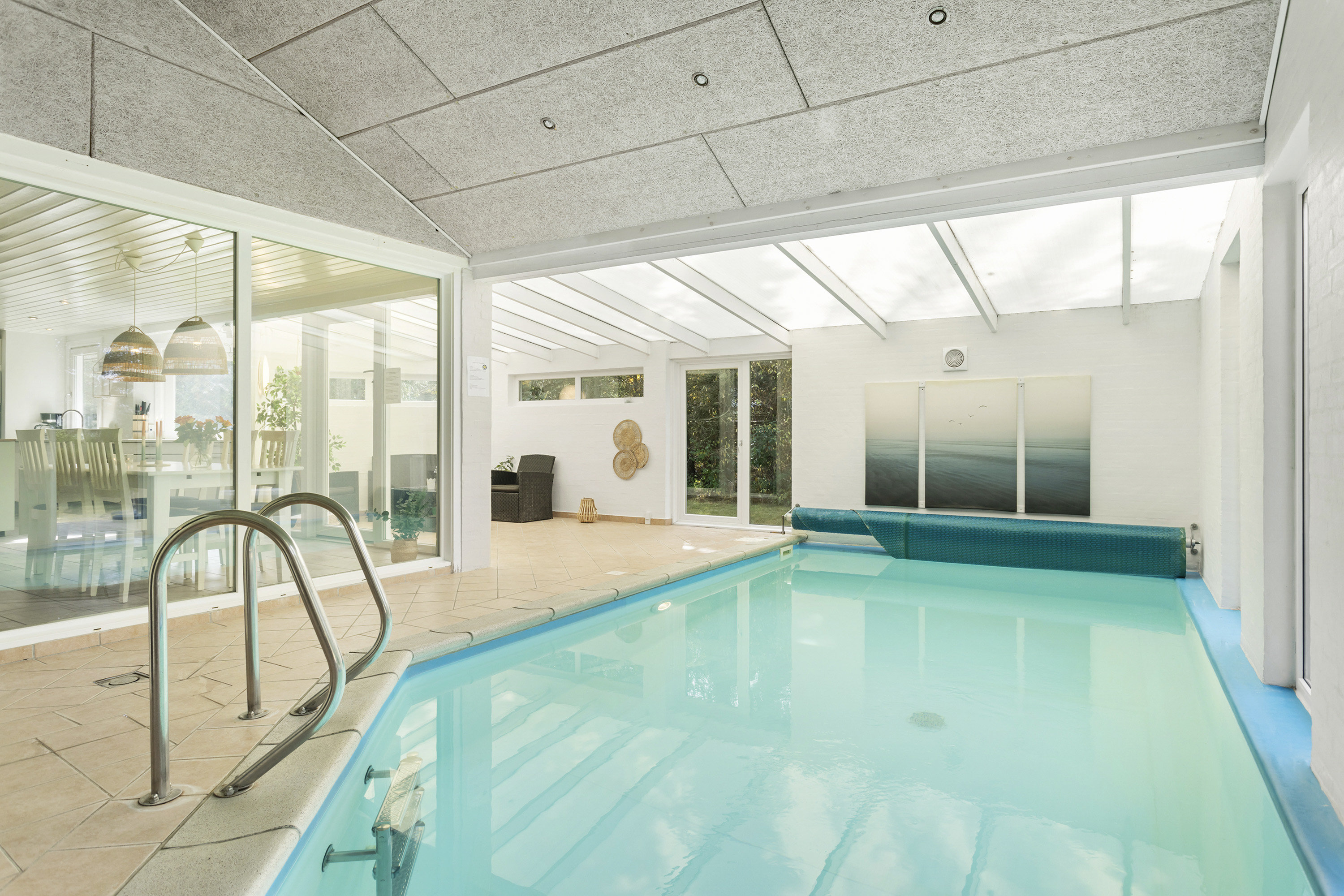 Fremhævet indendørs swimmingpool billede i fuldskærmstilstand. Billede af Skovsvinget 18, Hou, 9370 Hals