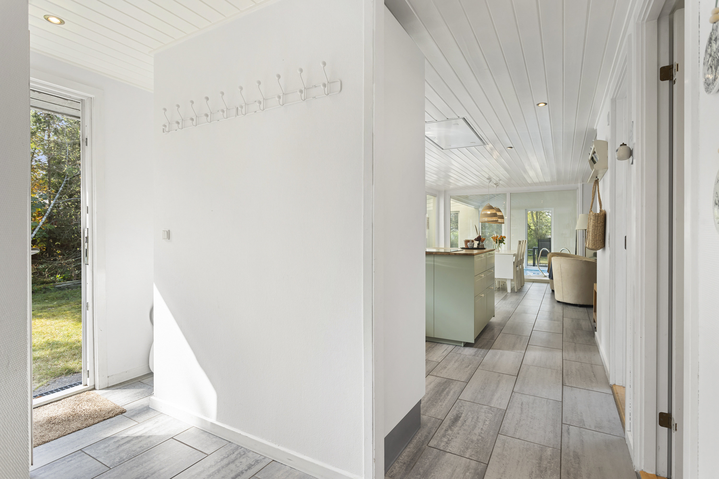 Fremhævet gang billede i fuldskærmstilstand. Billede af Skovsvinget 18, Hou, 9370 Hals