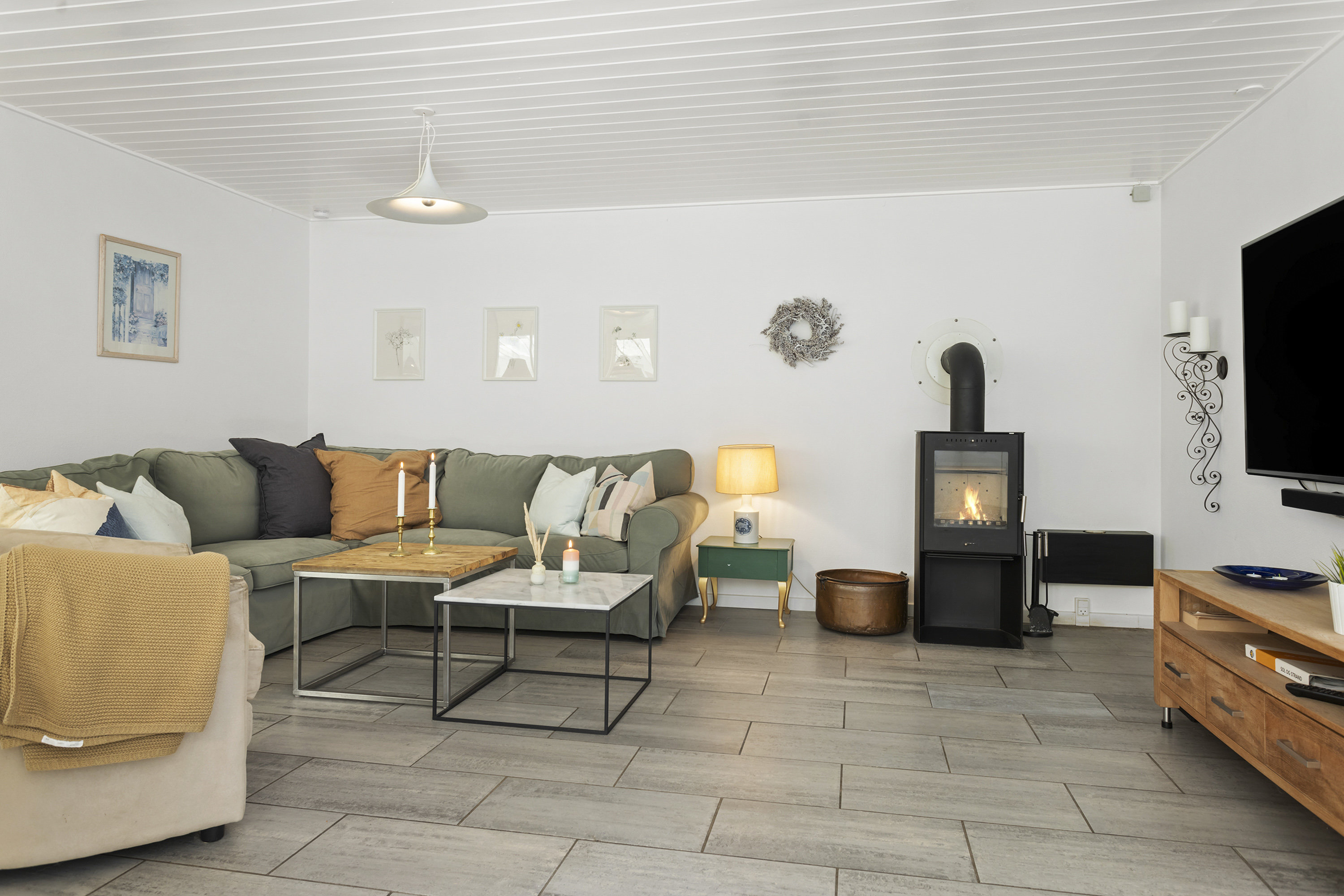 Fremhævet stue billede i fuldskærmstilstand. Billede af Skovsvinget 18, Hou, 9370 Hals