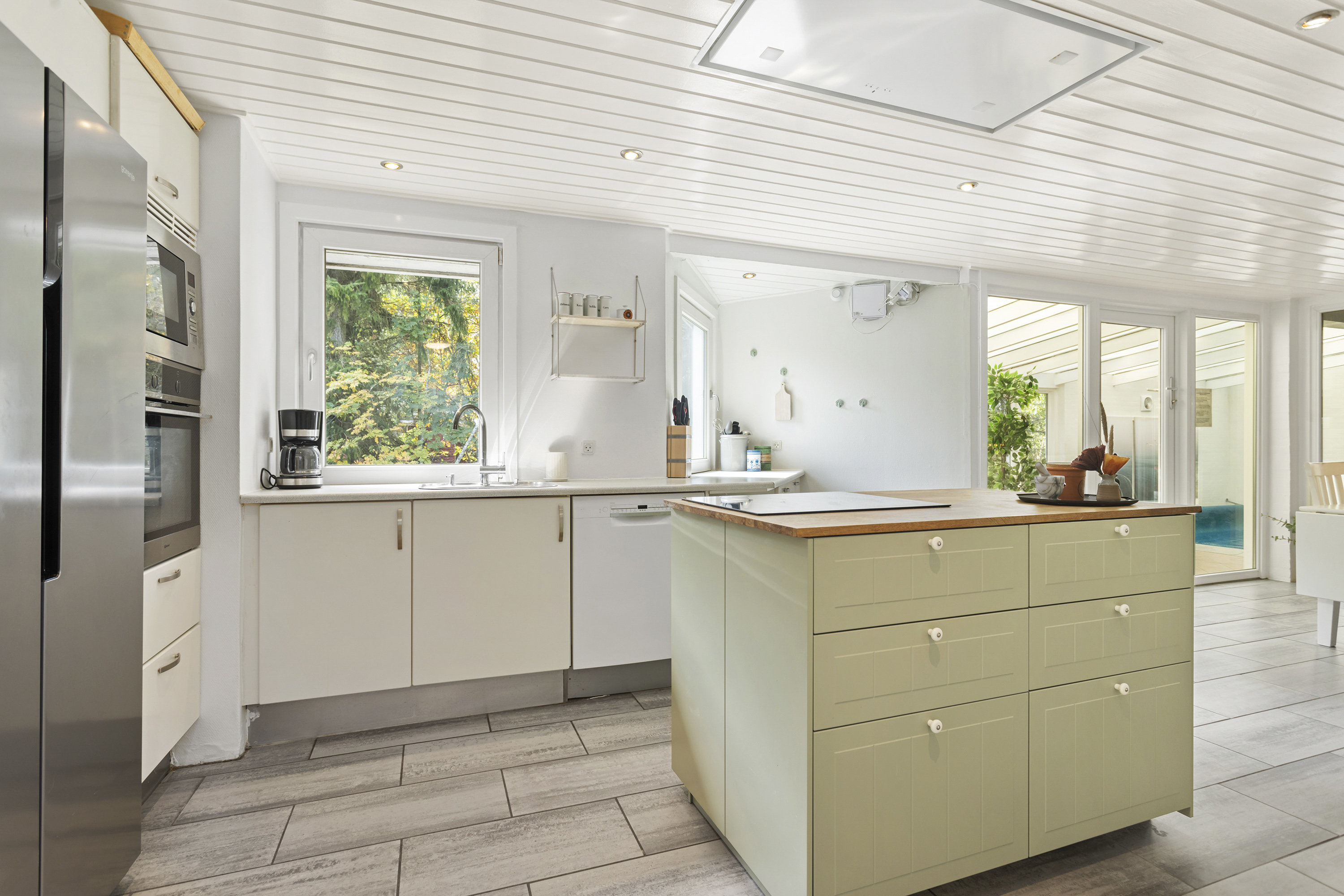 Fremhævet køkken billede i fuldskærmstilstand. Billede af Skovsvinget 18, Hou, 9370 Hals