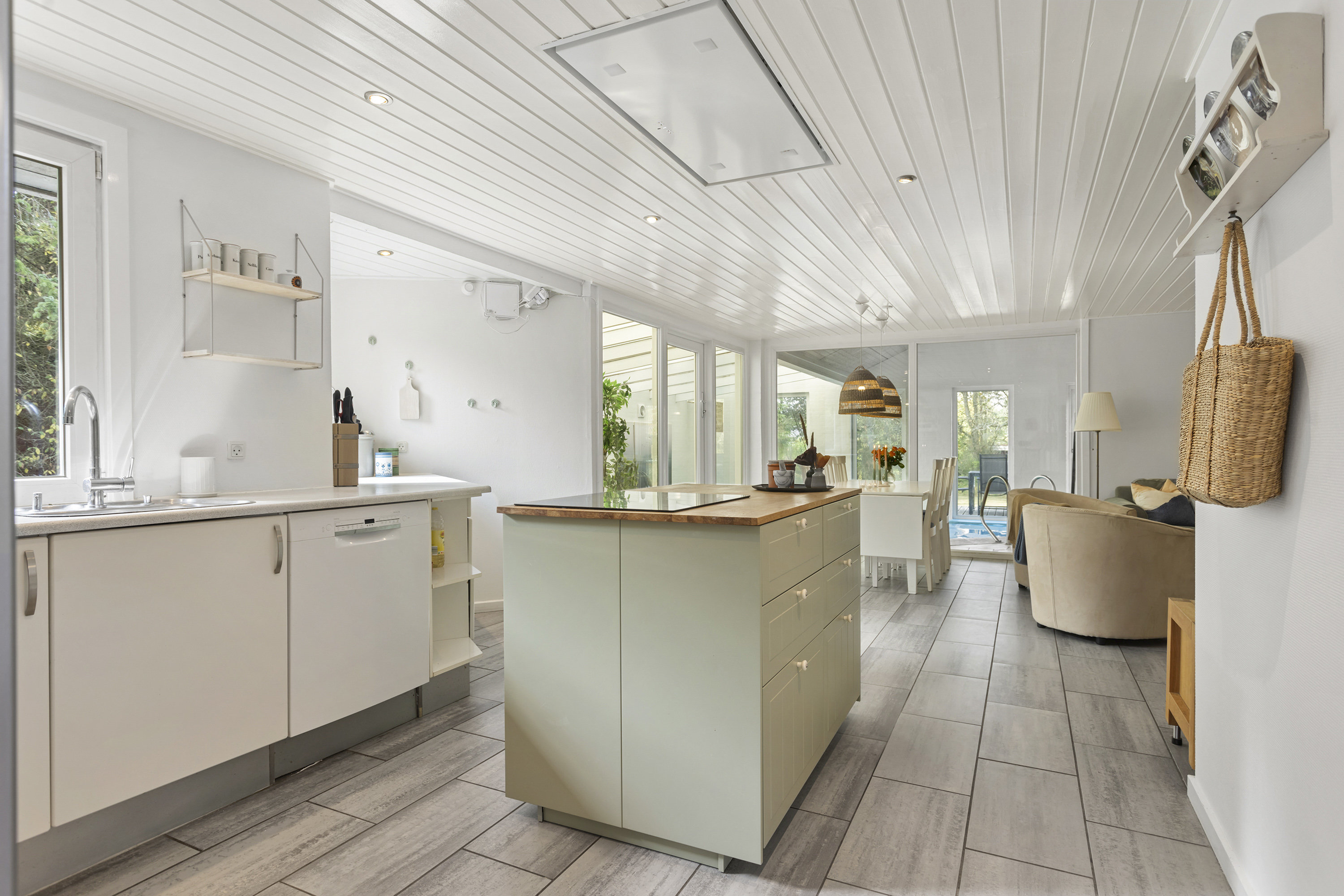 Fremhævet køkken billede i fuldskærmstilstand. Billede af Skovsvinget 18, Hou, 9370 Hals