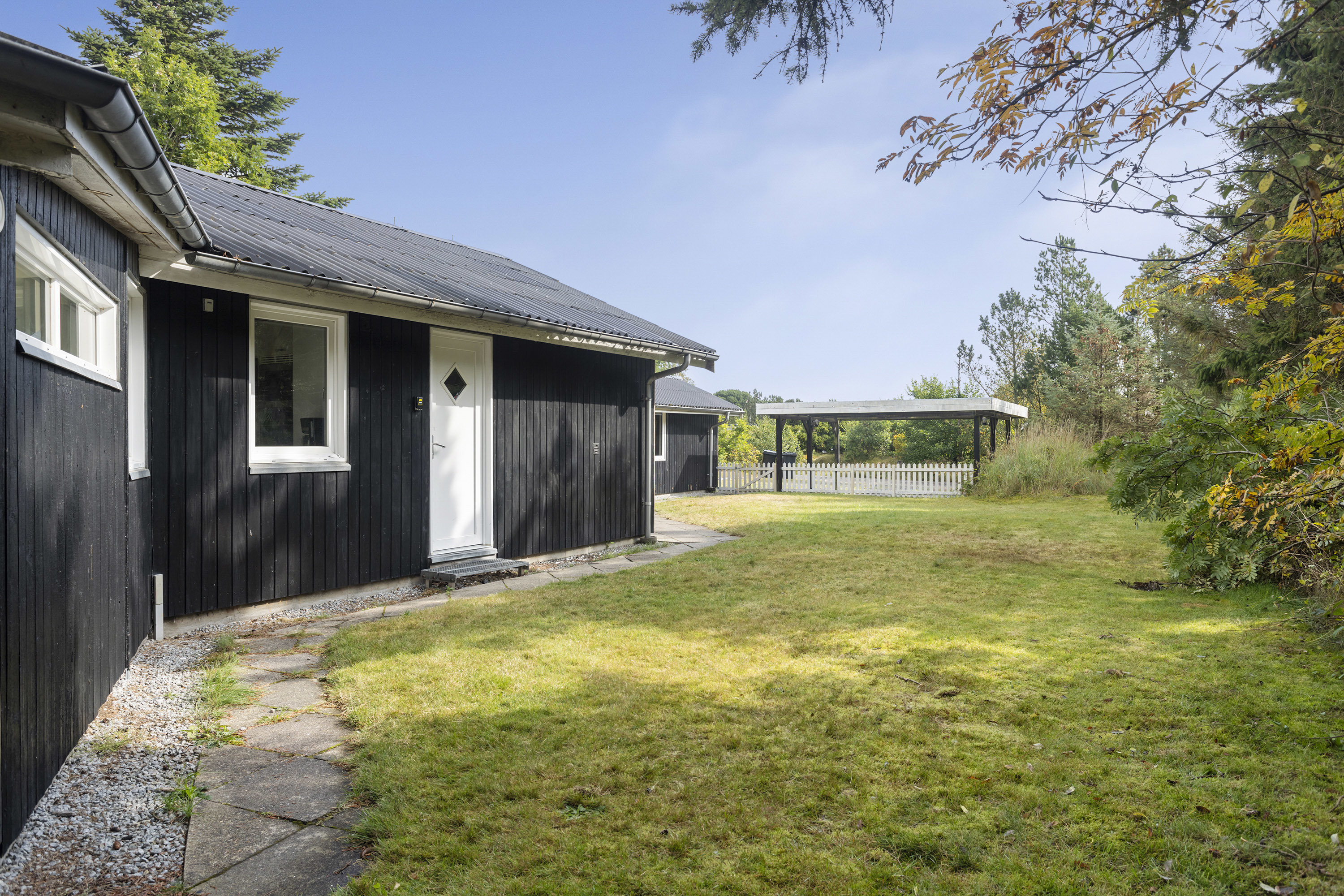 Fremhævet facade billede i fuldskærmstilstand. Billede af Skovsvinget 18, Hou, 9370 Hals