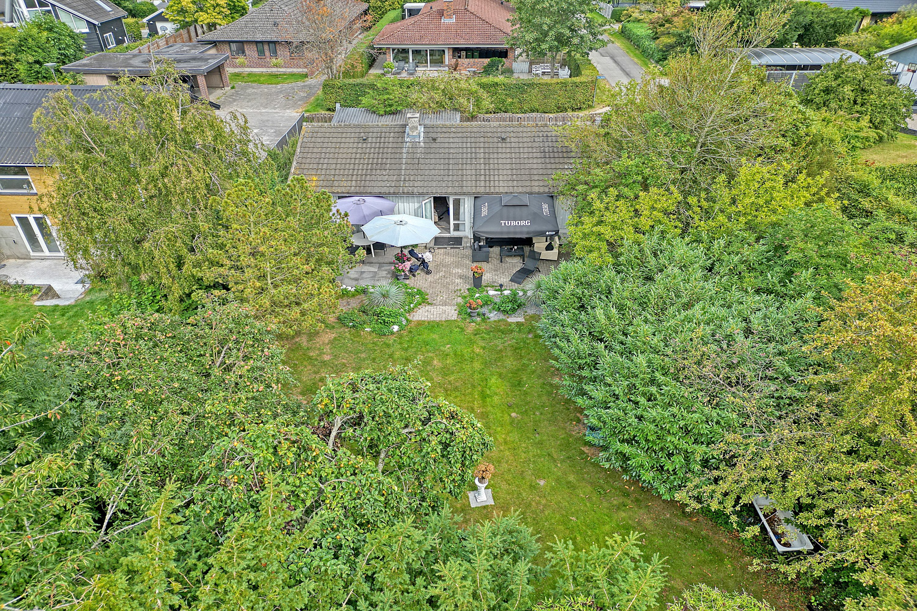 Fremhævet luftfoto billede i fuldskærmstilstand. Billede af Bøgevænget 11, 2680 Solrød Strand