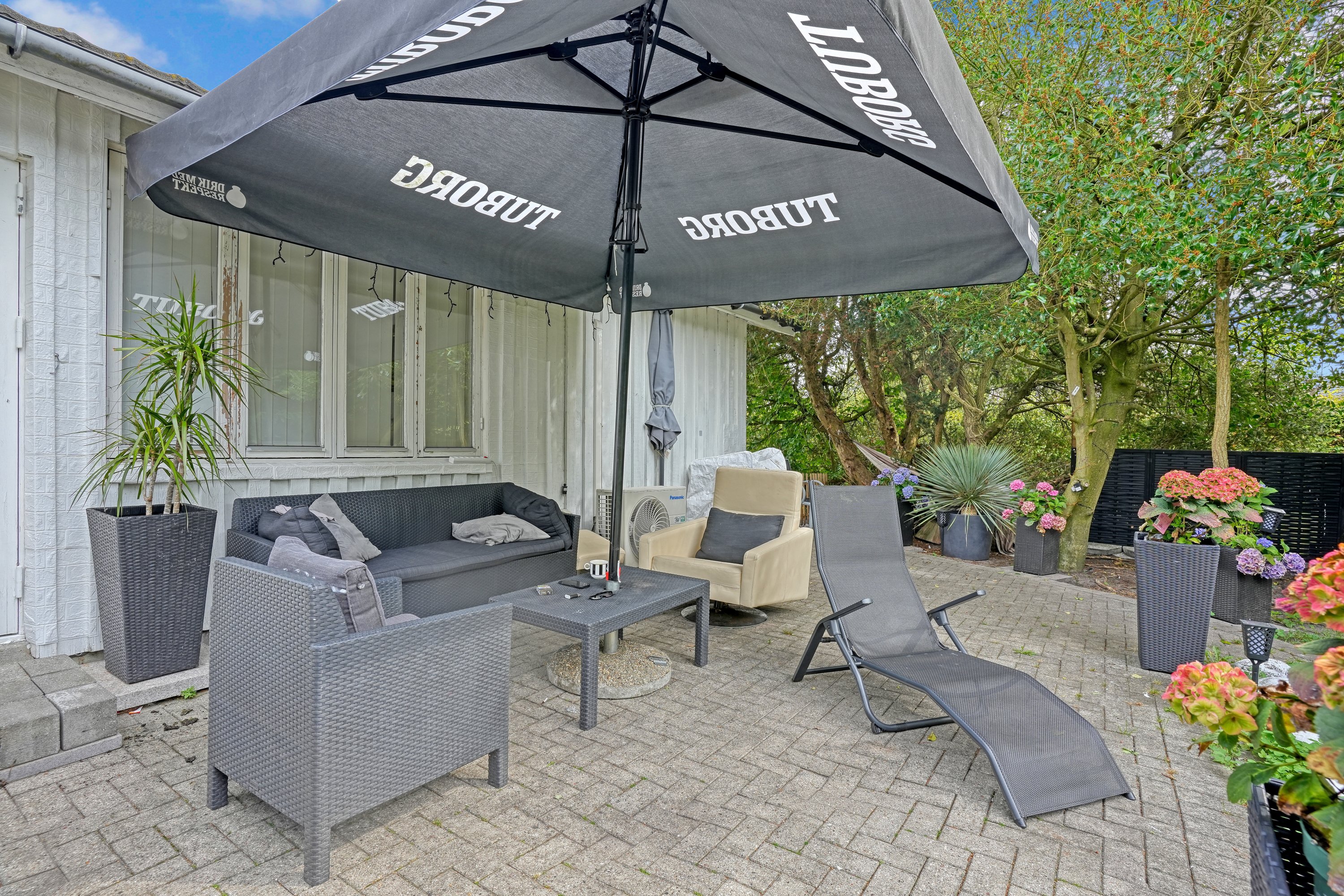 Fremhævet terrasse billede i fuldskærmstilstand. Billede af Bøgevænget 11, 2680 Solrød Strand