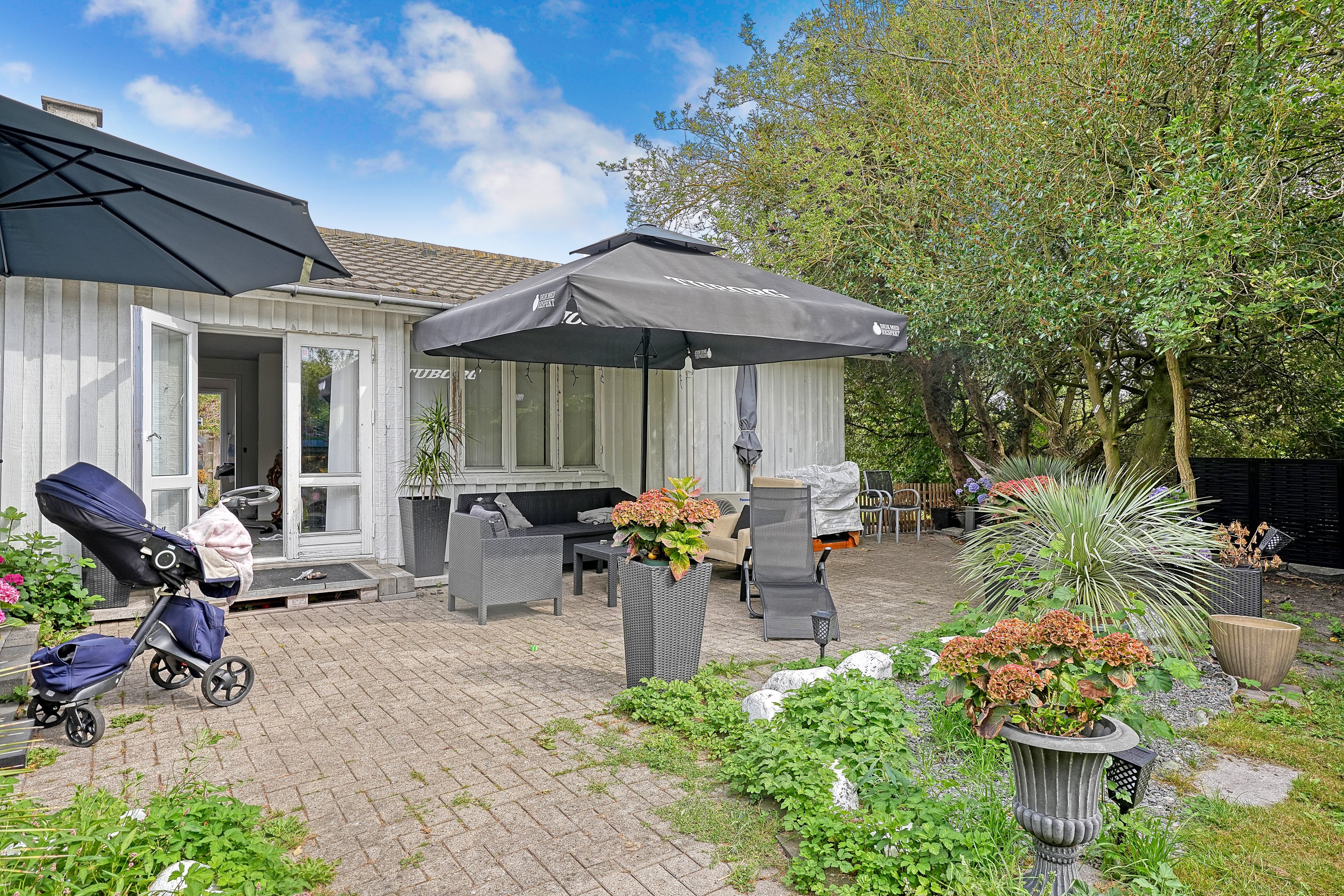 Fremhævet terrasse billede i fuldskærmstilstand. Billede af Bøgevænget 11, 2680 Solrød Strand