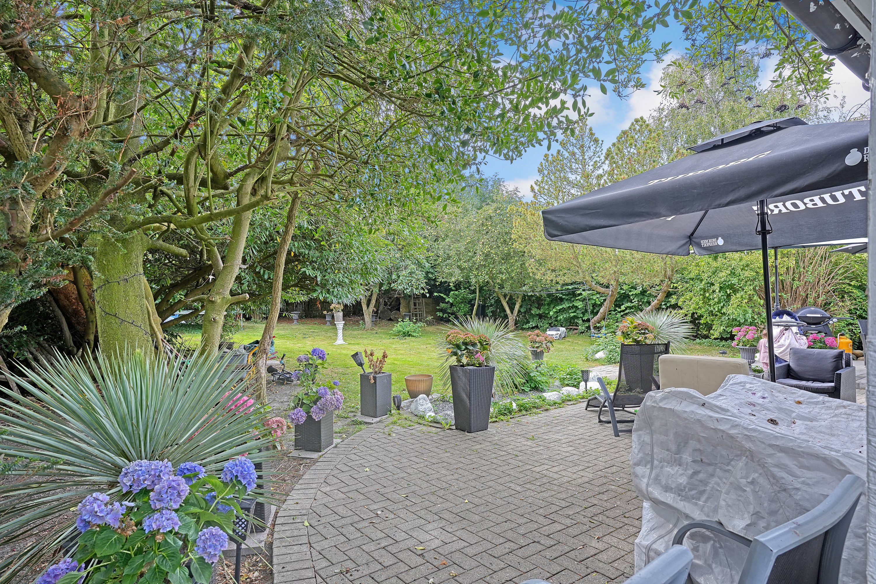 Fremhævet terrasse billede i fuldskærmstilstand. Billede af Bøgevænget 11, 2680 Solrød Strand