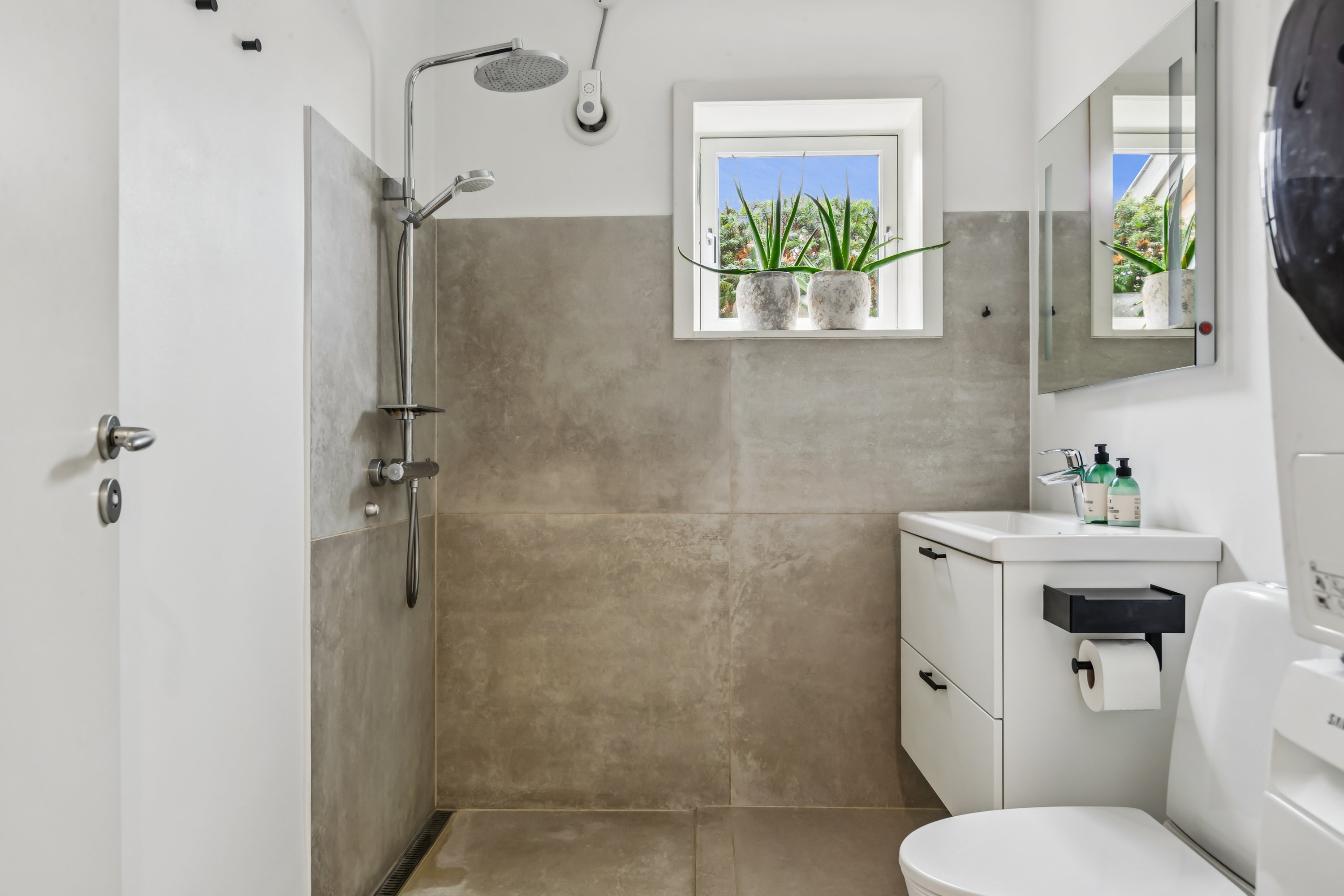 Fremhævet badeværelse billede i fuldskærmstilstand. Billede af Bobakken 42, st.., 3140 Ålsgårde