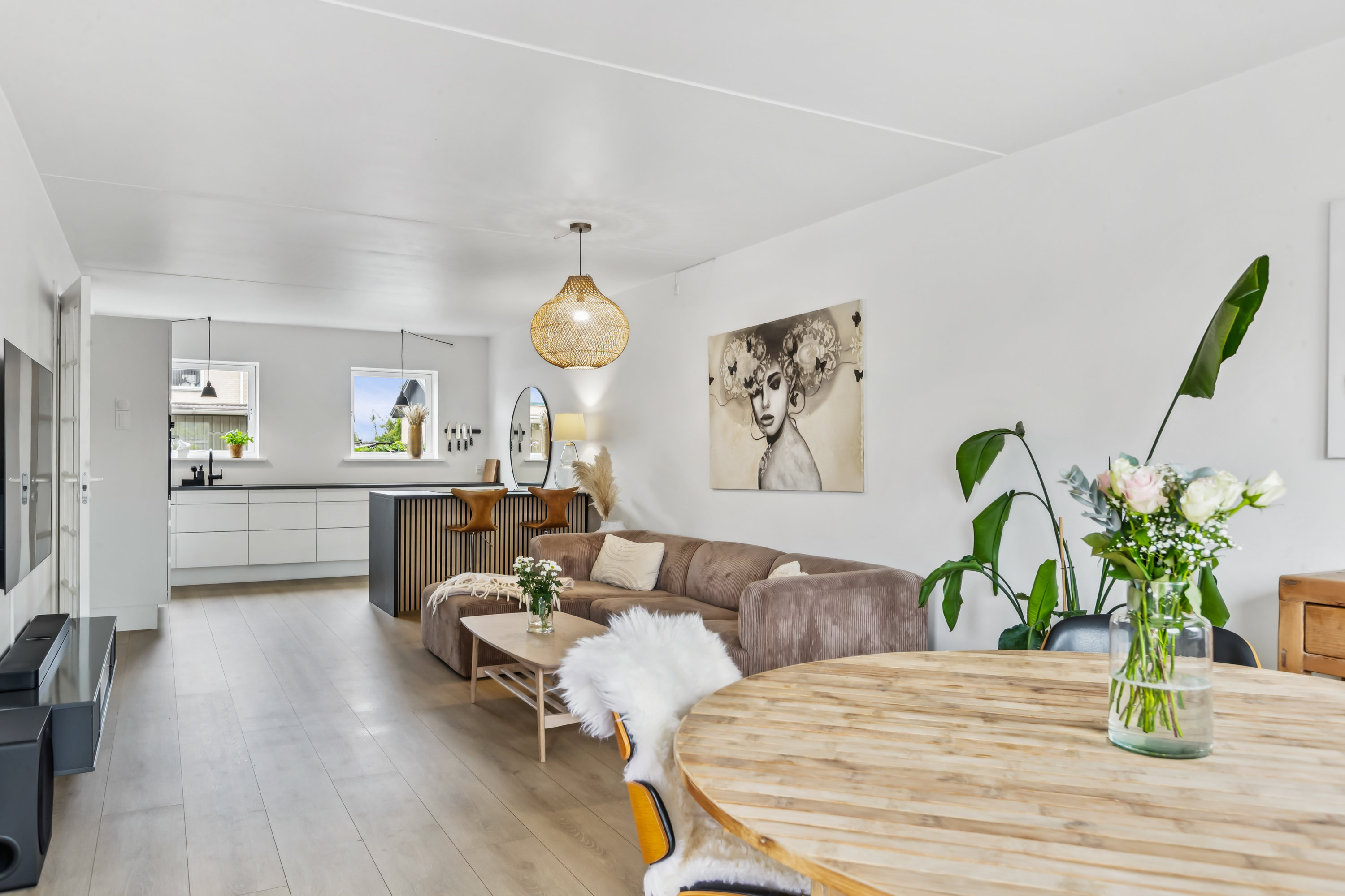 Fremhævet stue billede i fuldskærmstilstand. Billede af Bobakken 42, st.., 3140 Ålsgårde