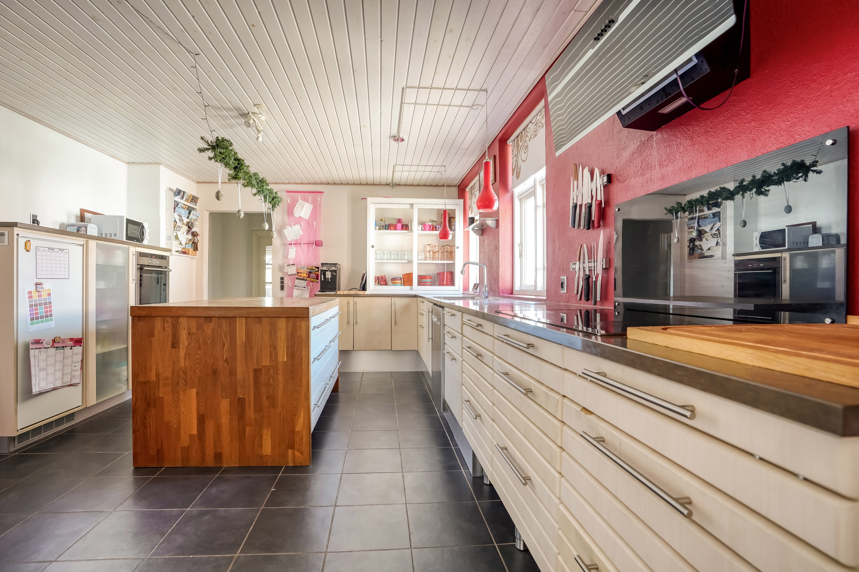 Fremhævet køkken billede i fuldskærmstilstand. Billede af Enggårdsvej 1, Tanderup, 5591 Gelsted