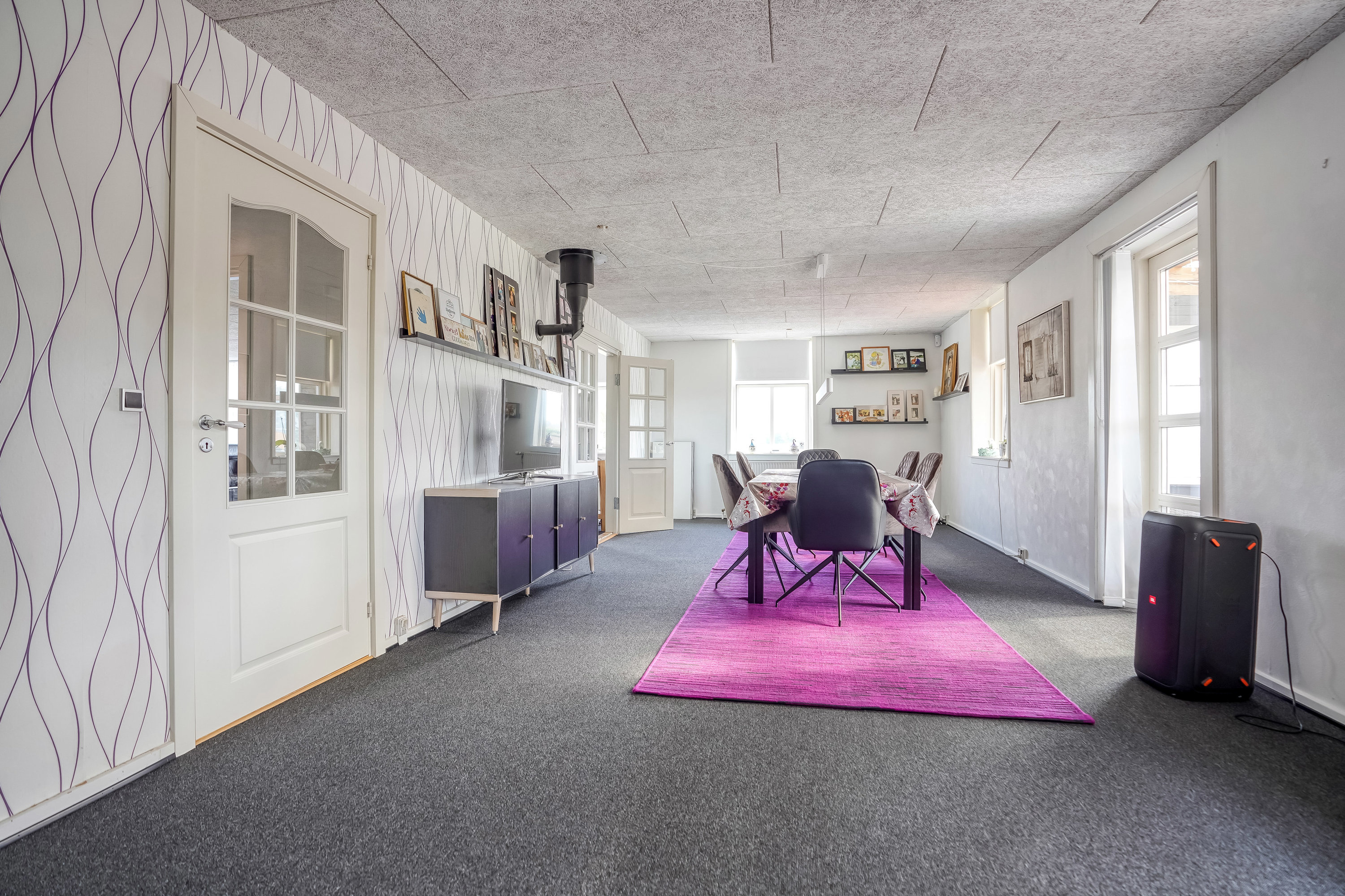 Fremhævet stue billede i fuldskærmstilstand. Billede af Enggårdsvej 1, Tanderup, 5591 Gelsted