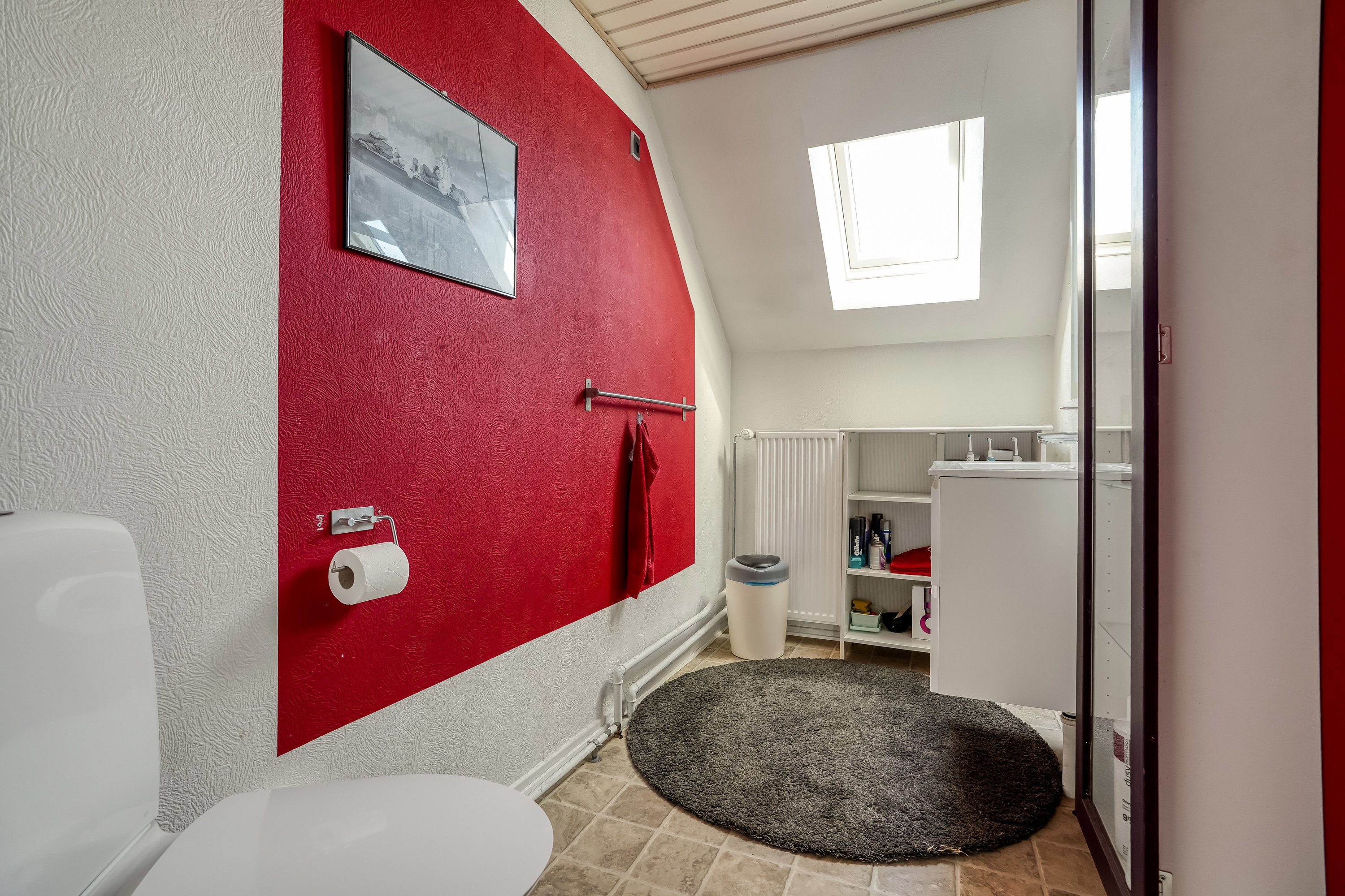 Fremhævet toilet billede i fuldskærmstilstand. Billede af Enggårdsvej 1, Tanderup, 5591 Gelsted