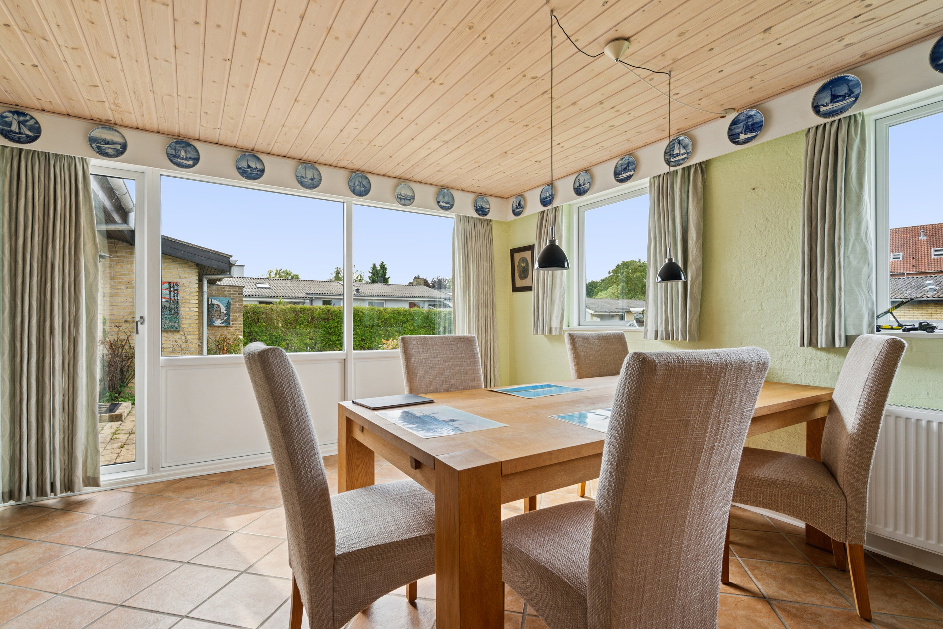 Fremhævet spisestue billede i fuldskærmstilstand. Billede af Pilevænget 7, 5700 Svendborg