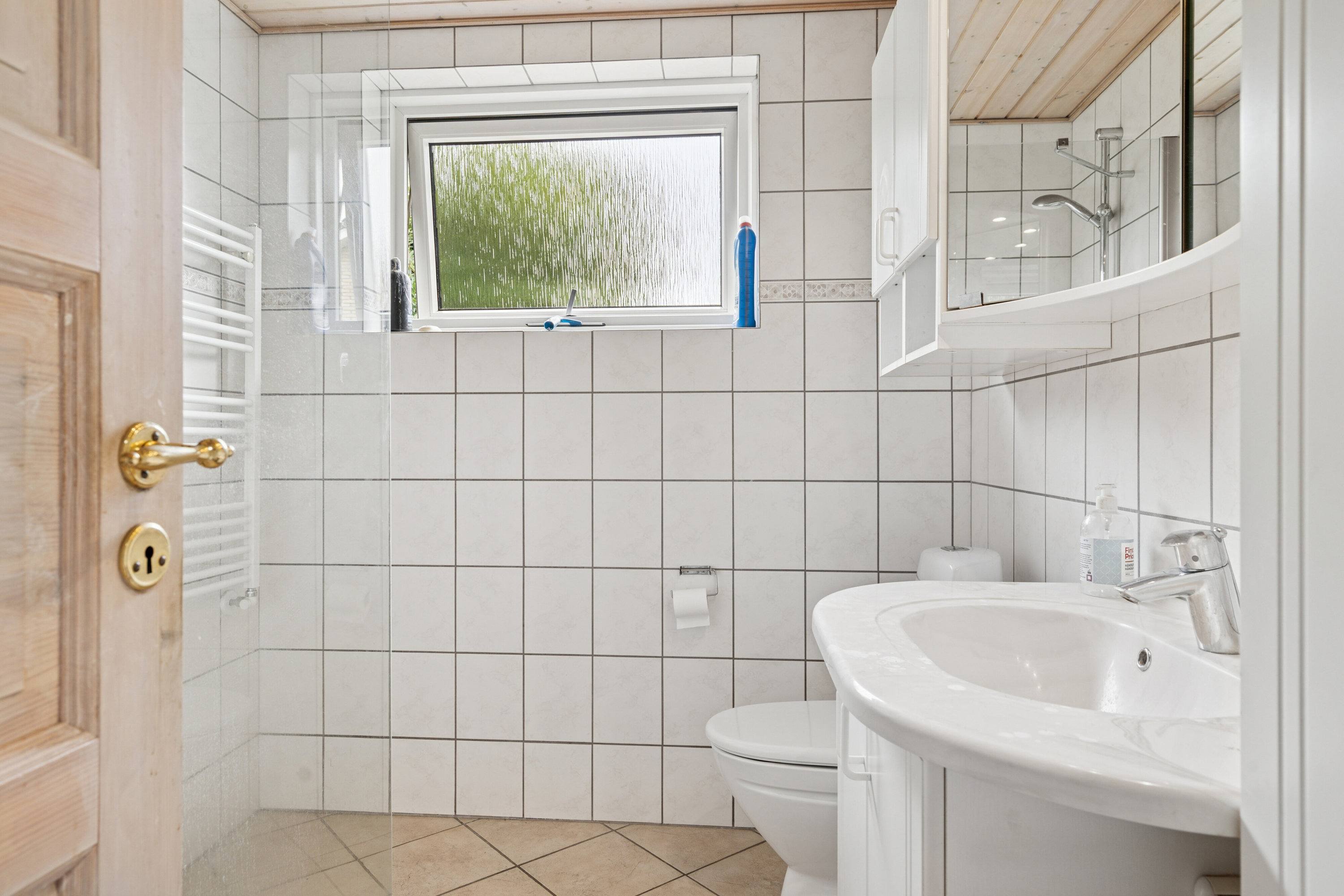 Fremhævet badeværelse billede i fuldskærmstilstand. Billede af Pilevænget 7, 5700 Svendborg