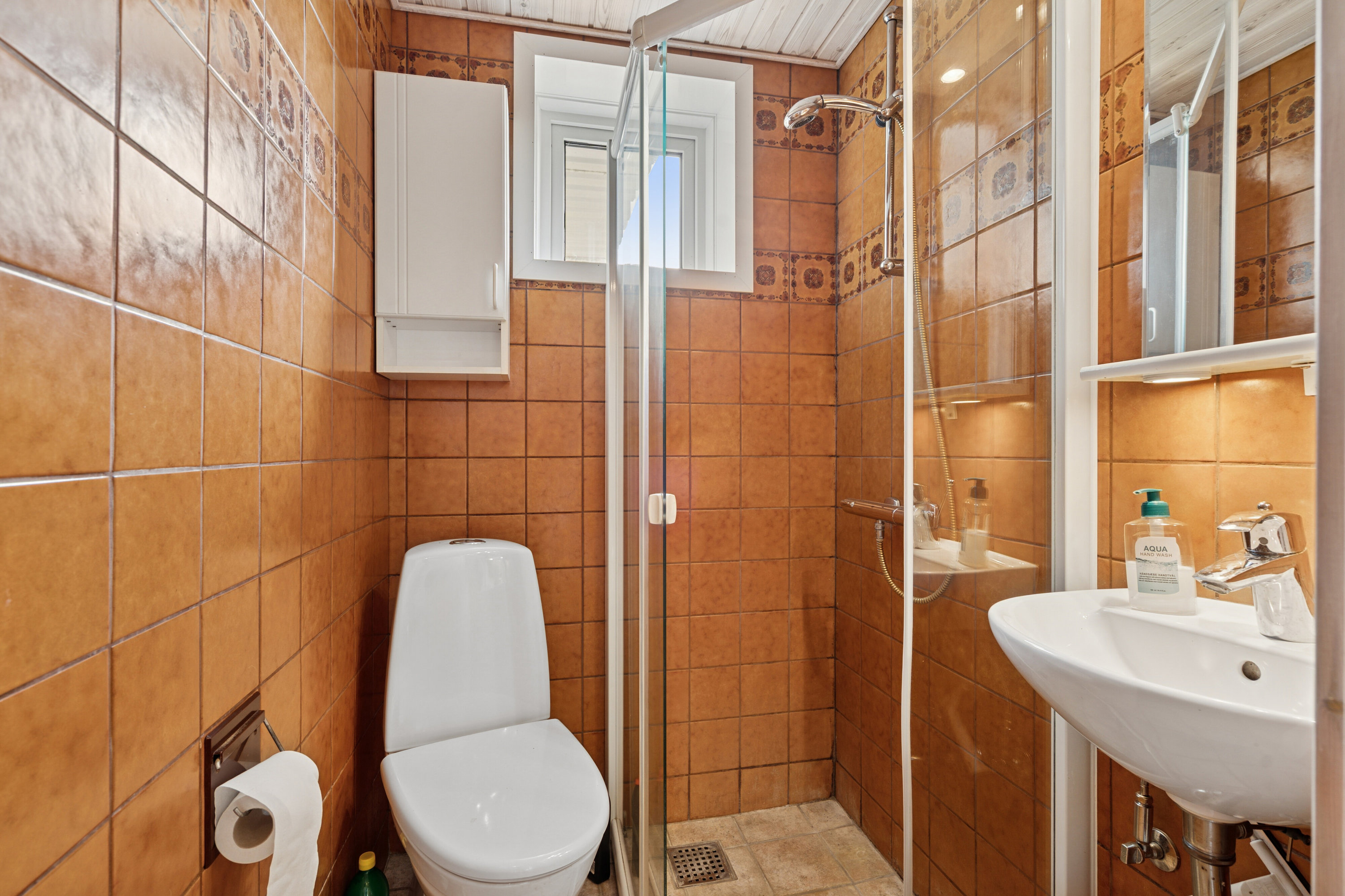 Fremhævet badeværelse billede i fuldskærmstilstand. Billede af Pilevænget 7, 5700 Svendborg