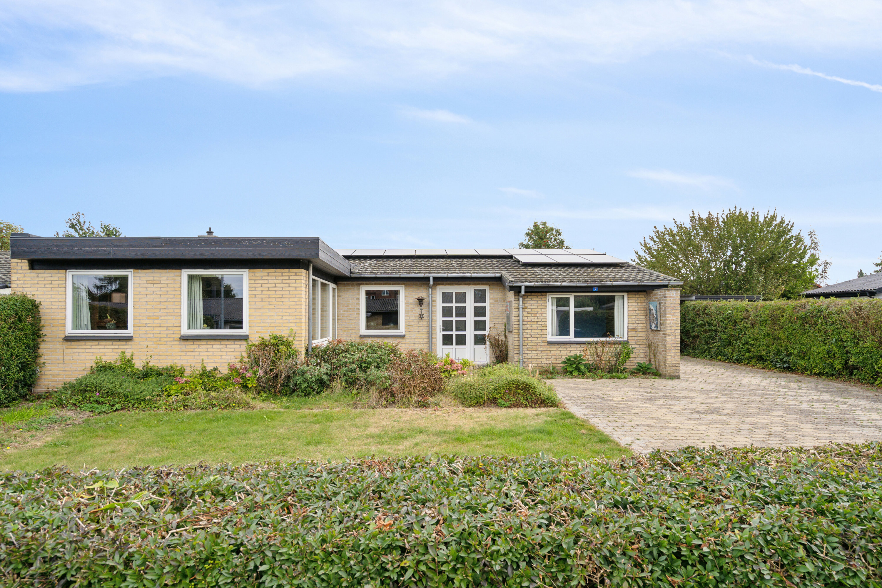 Miniaturebillede 1: set fra vejen. Billede af Pilevænget 7, 5700 Svendborg