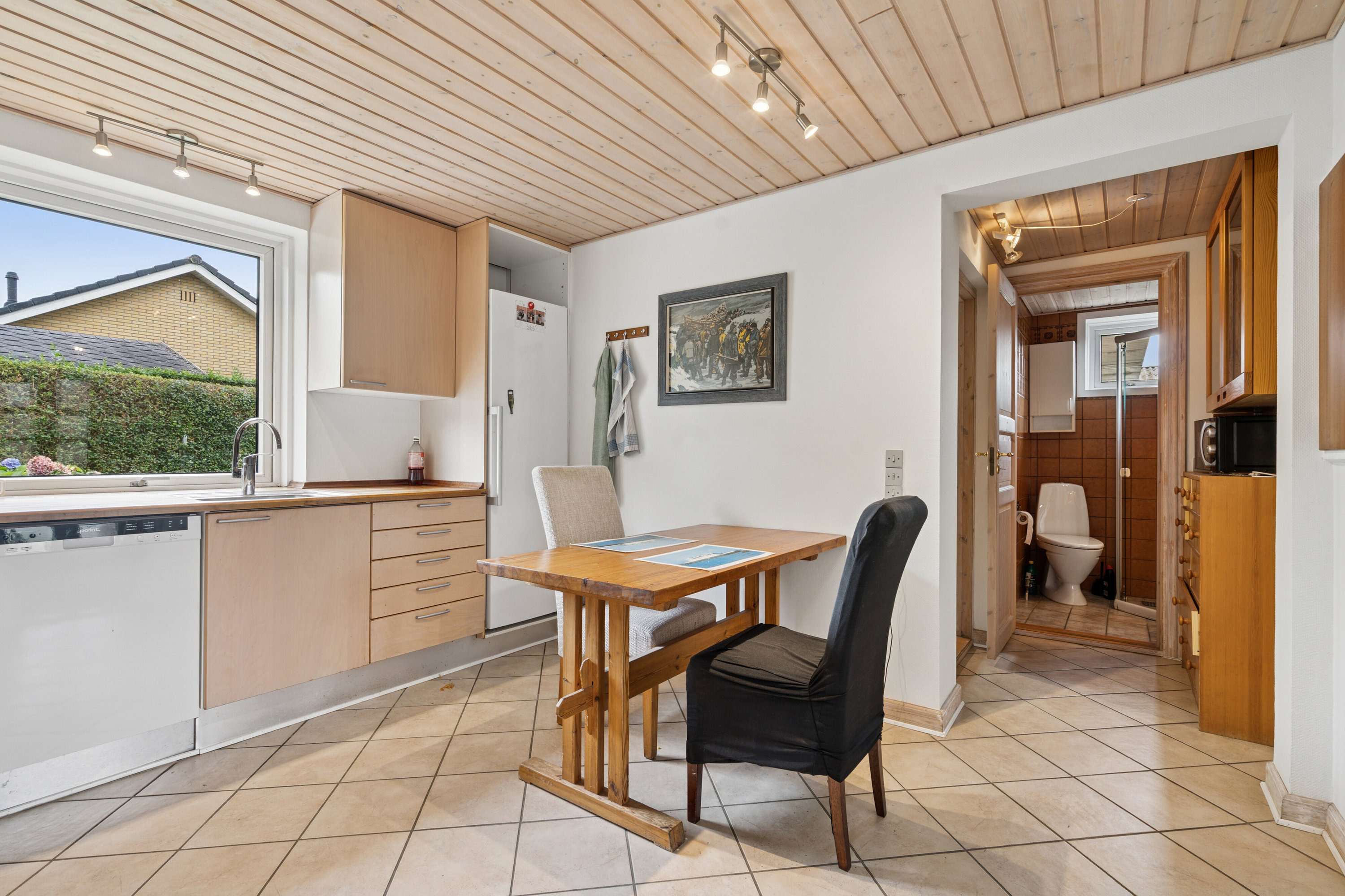 Fremhævet køkken billede i fuldskærmstilstand. Billede af Pilevænget 7, 5700 Svendborg