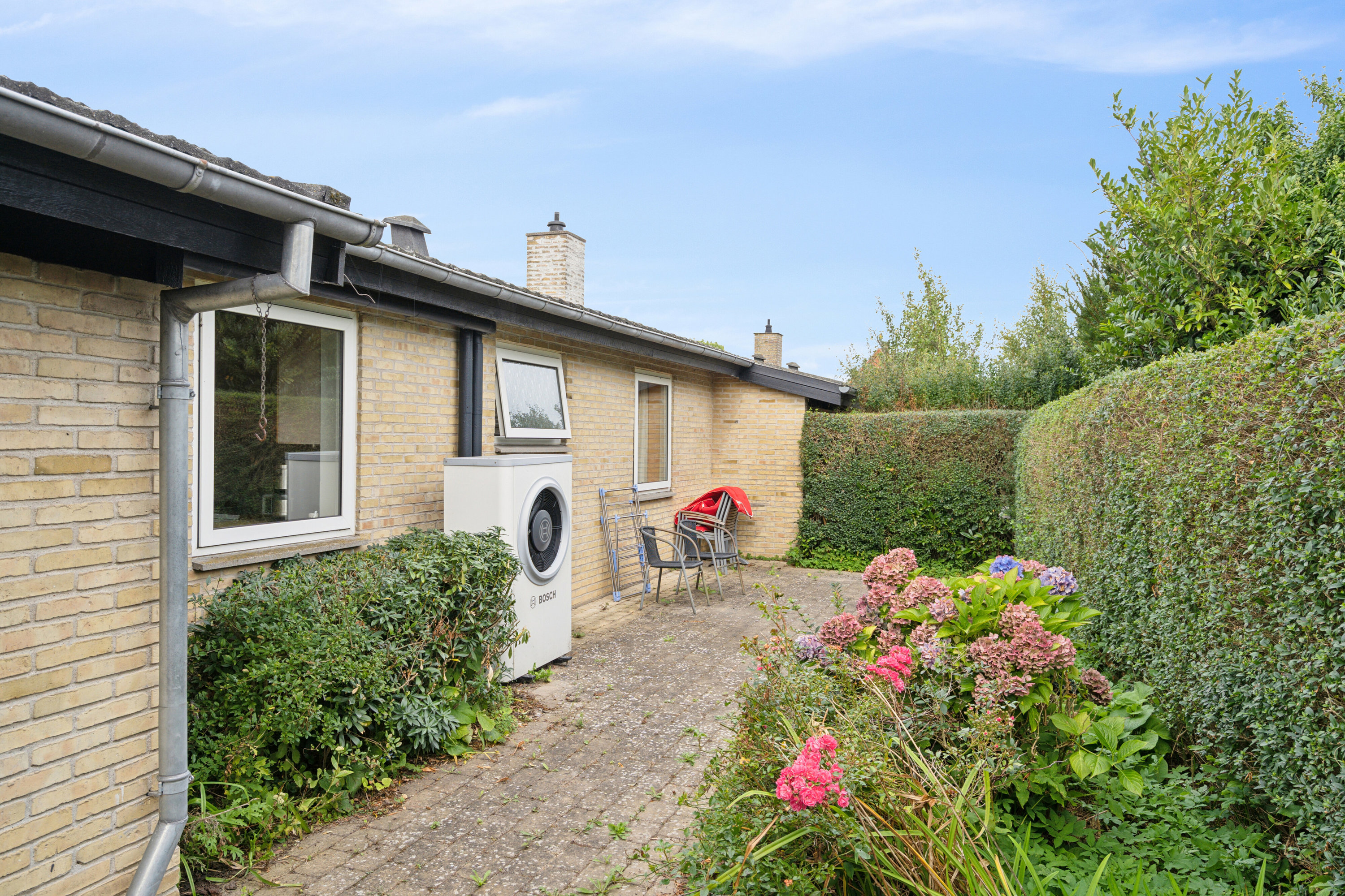 Fremhævet set fra haven billede i fuldskærmstilstand. Billede af Pilevænget 7, 5700 Svendborg