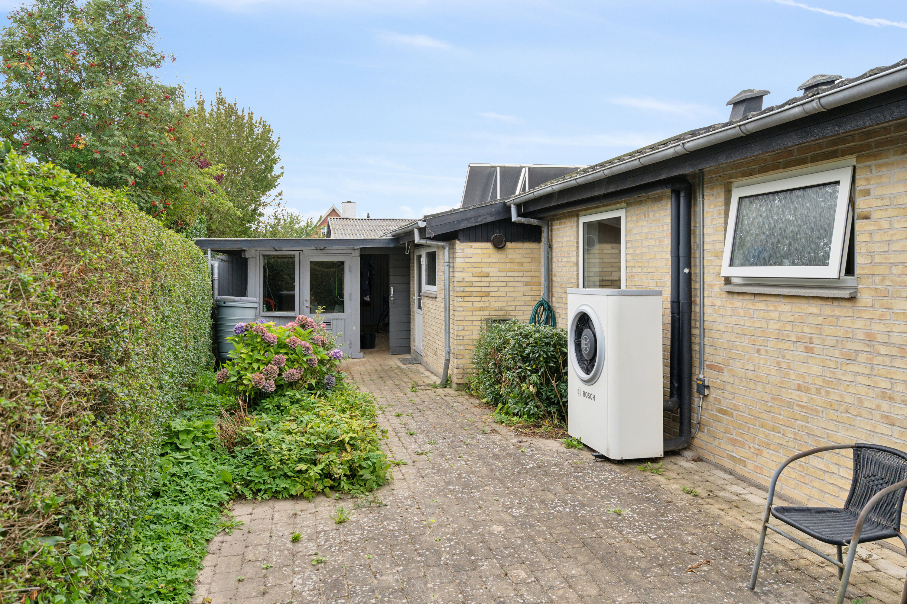 Fremhævet set fra haven billede i fuldskærmstilstand. Billede af Pilevænget 7, 5700 Svendborg