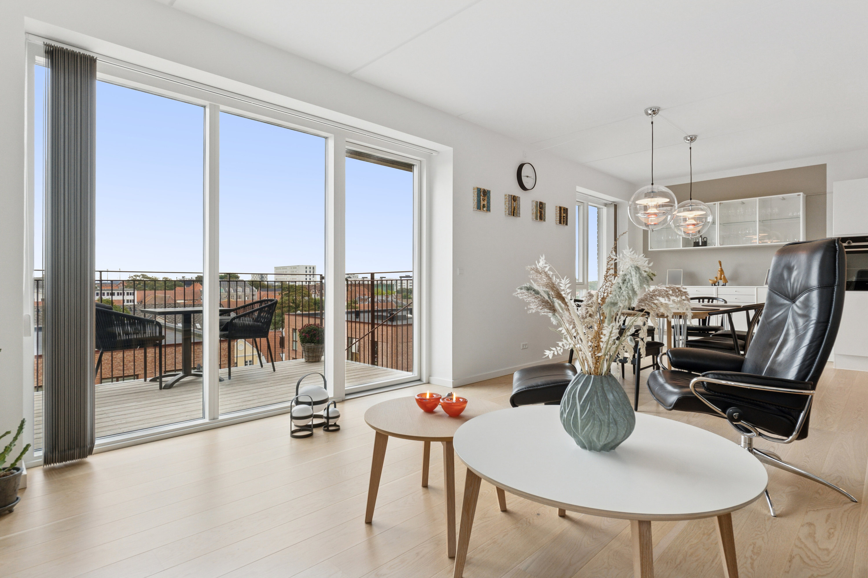 Fremhævet stue billede i fuldskærmstilstand. Billede af Dronningensgade 12G, 4. 4., 9800 Hjørring