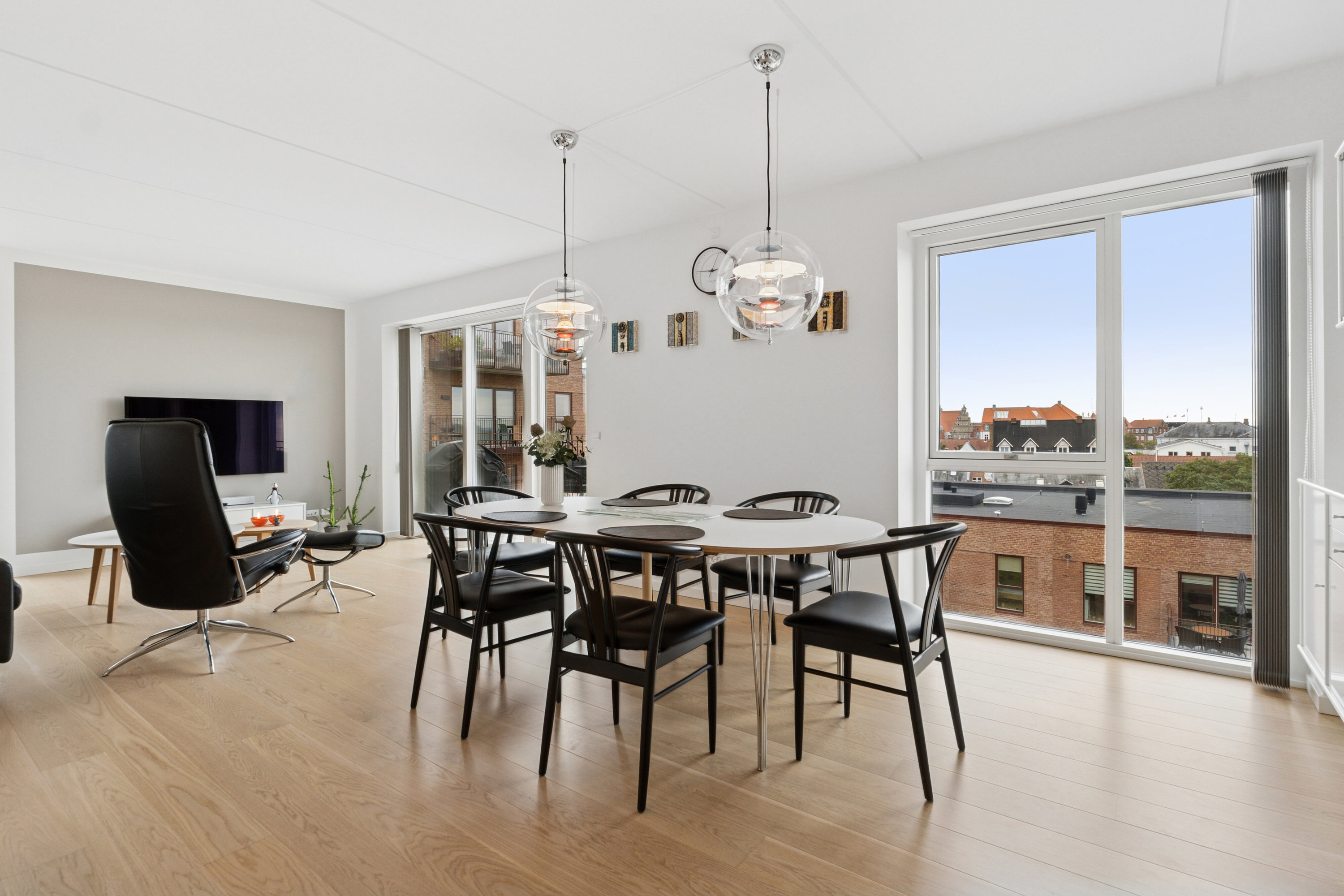 Fremhævet spisestue billede i fuldskærmstilstand. Billede af Dronningensgade 12G, 4. 4., 9800 Hjørring