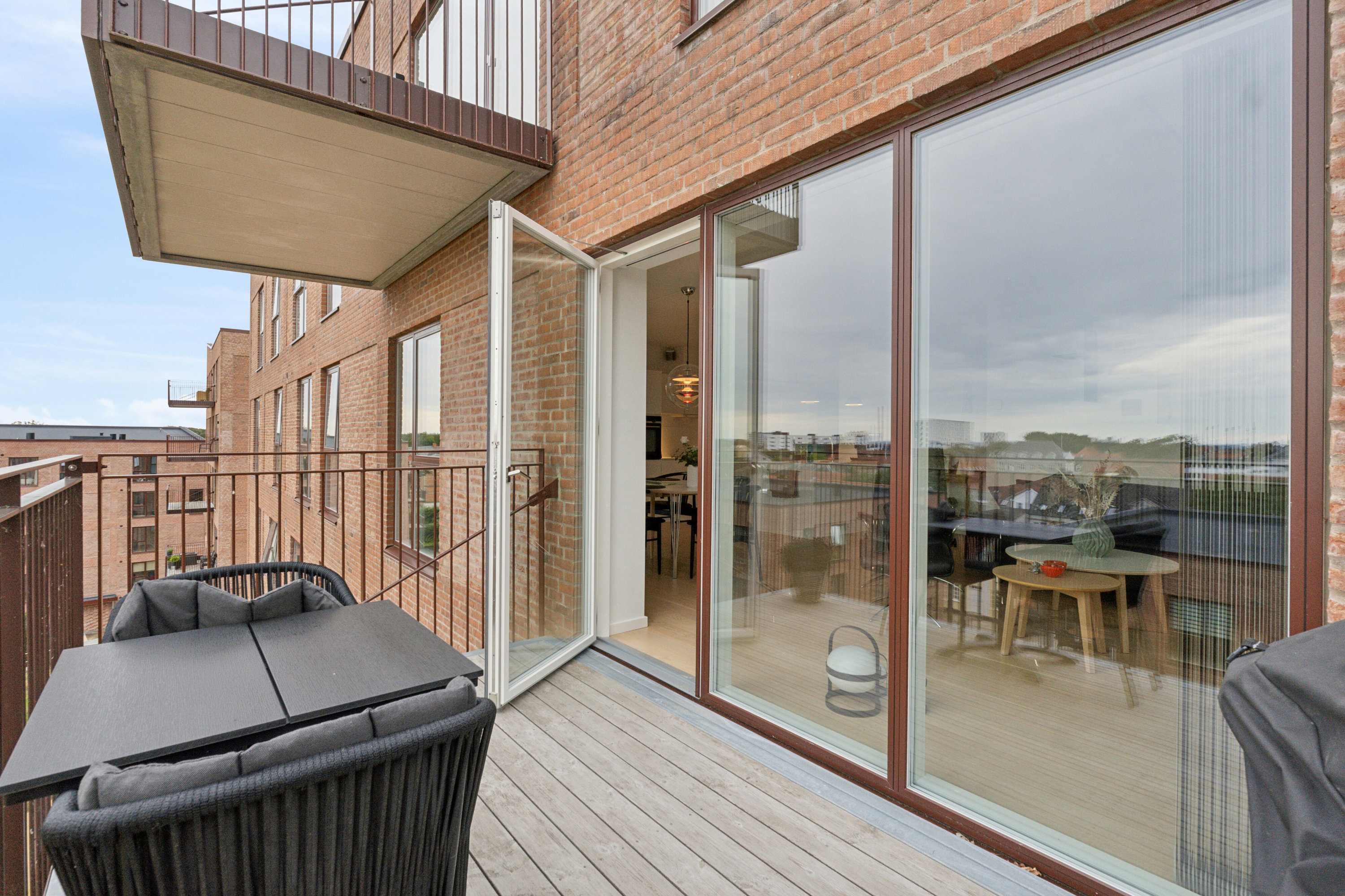 Fremhævet altan billede i fuldskærmstilstand. Billede af Dronningensgade 12G, 4. 4., 9800 Hjørring