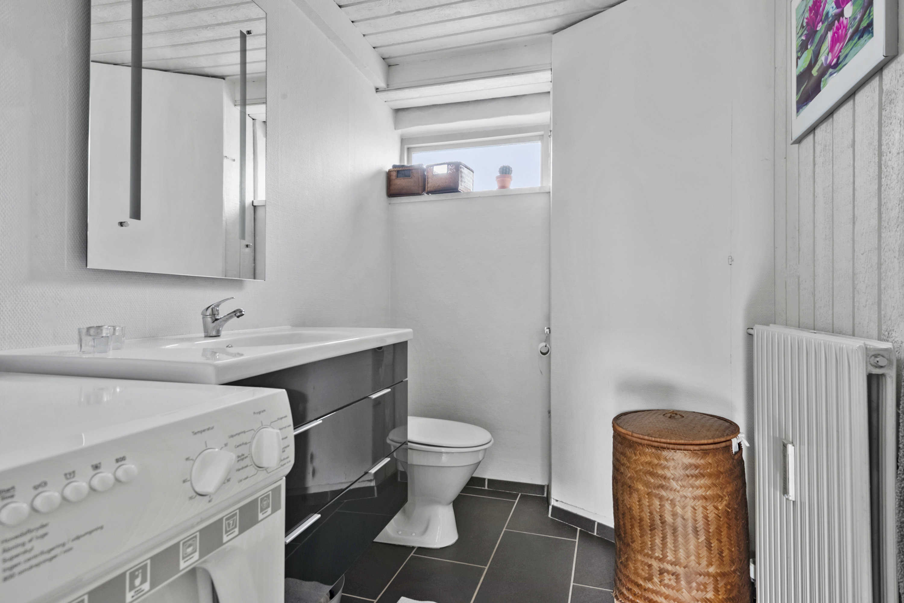 Fremhævet badeværelse billede i fuldskærmstilstand. Billede af Østergade 30, 8300 Odder