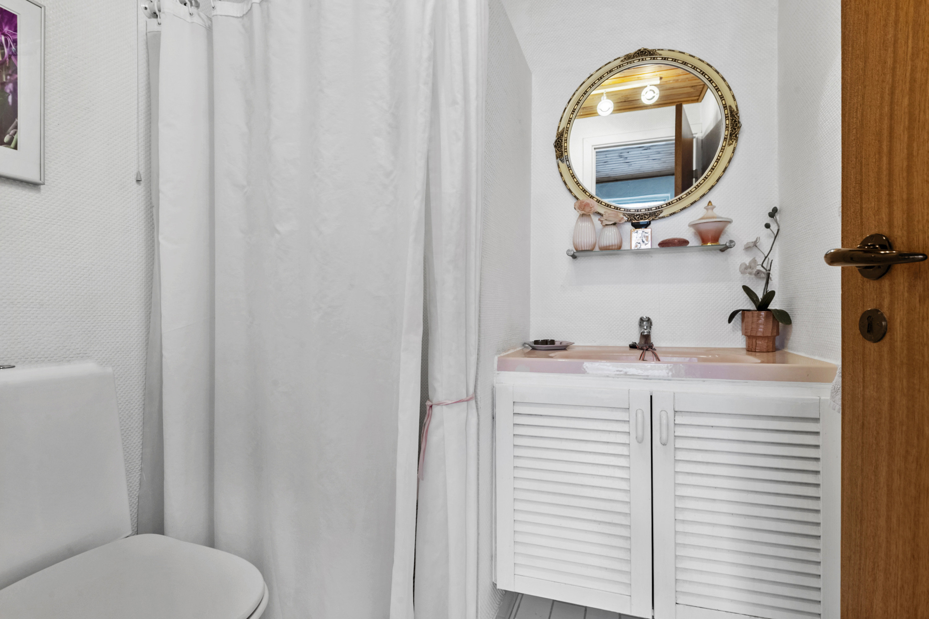 Fremhævet toilet billede i fuldskærmstilstand. Billede af Østergade 30, 8300 Odder