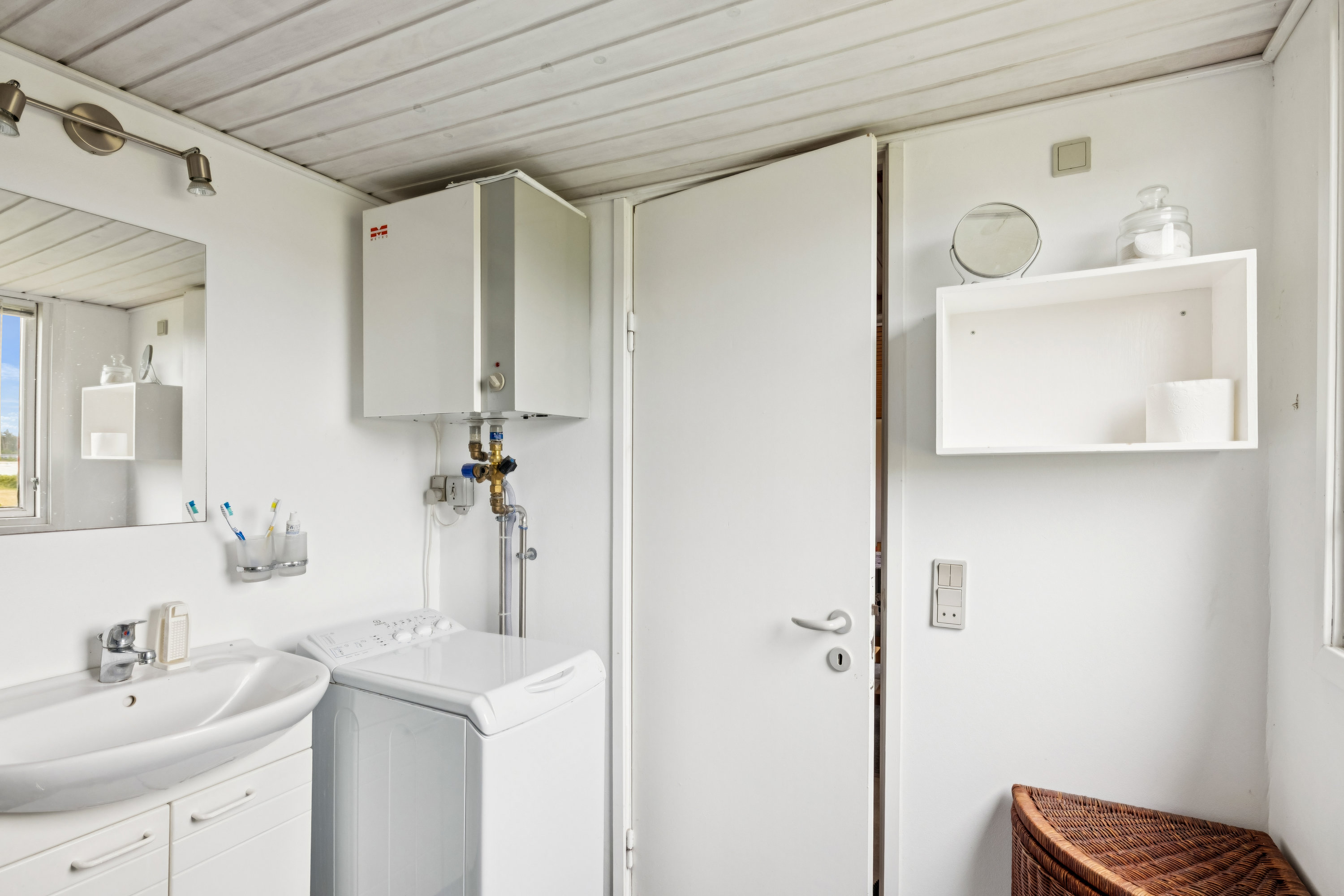 Fremhævet badeværelse billede i fuldskærmstilstand. Billede af Strandvejen 23A, 8410 Rønde