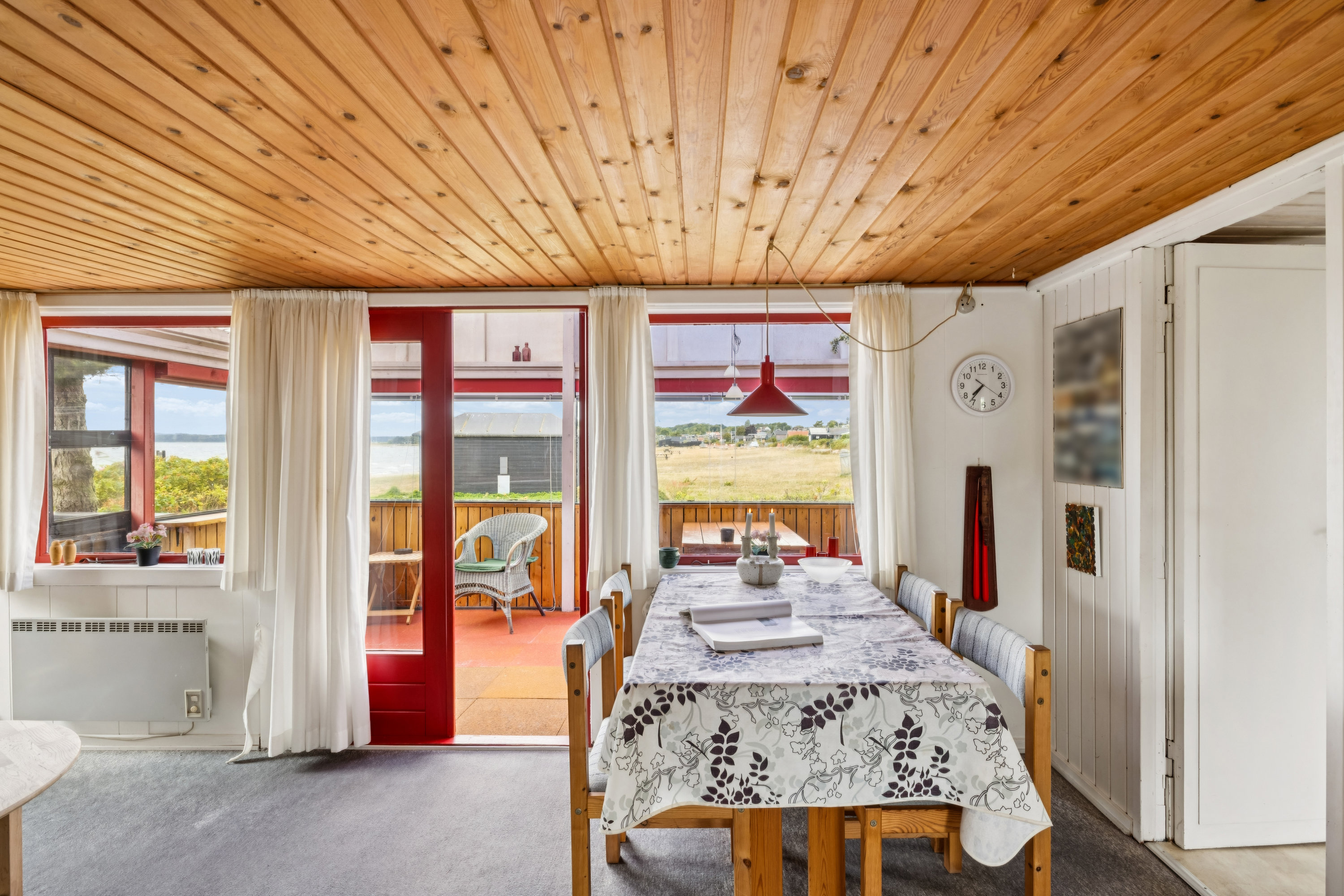 Fremhævet stue billede i fuldskærmstilstand. Billede af Strandvejen 23A, 8410 Rønde